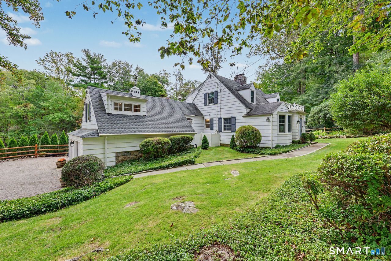 211 Laurel Road photo 4