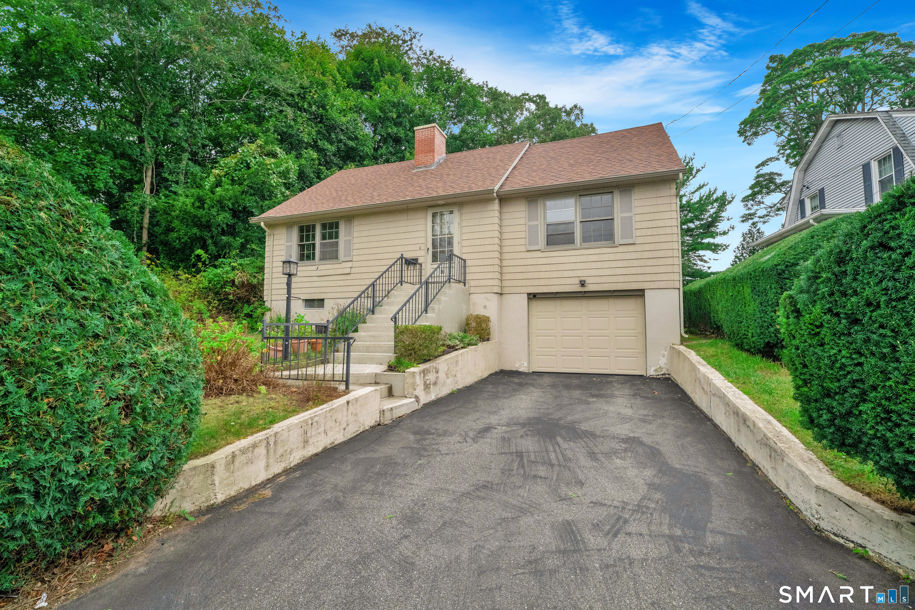 Photo 1 of Single family home for sale at 95 Lower Blvd, New London, CT 06320 | MLS# 24210473 | Listing updated on 2026-10-06