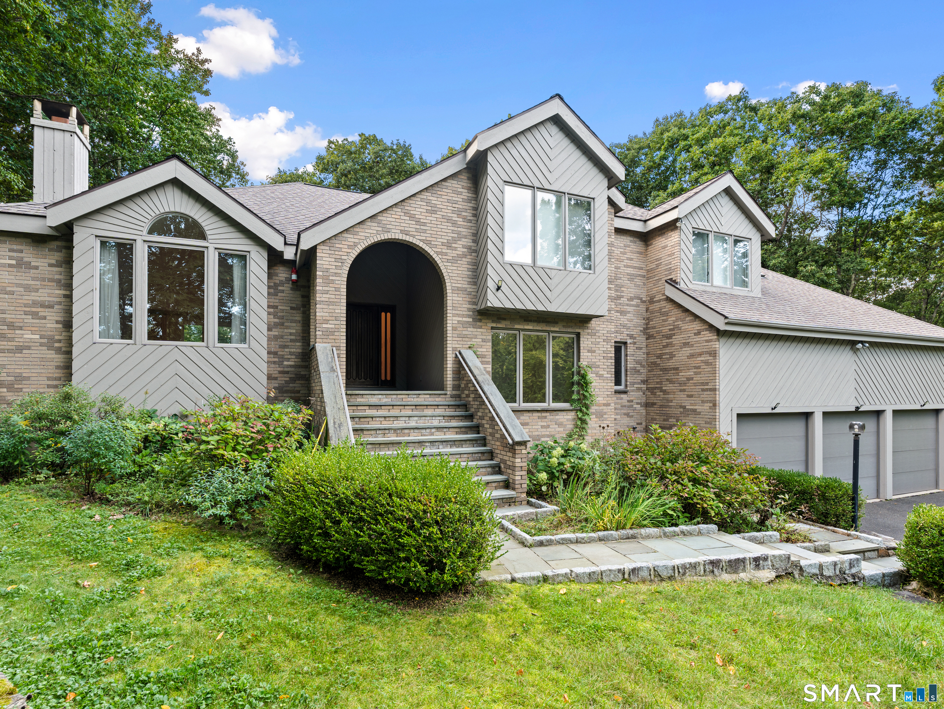 8 Sierra Way