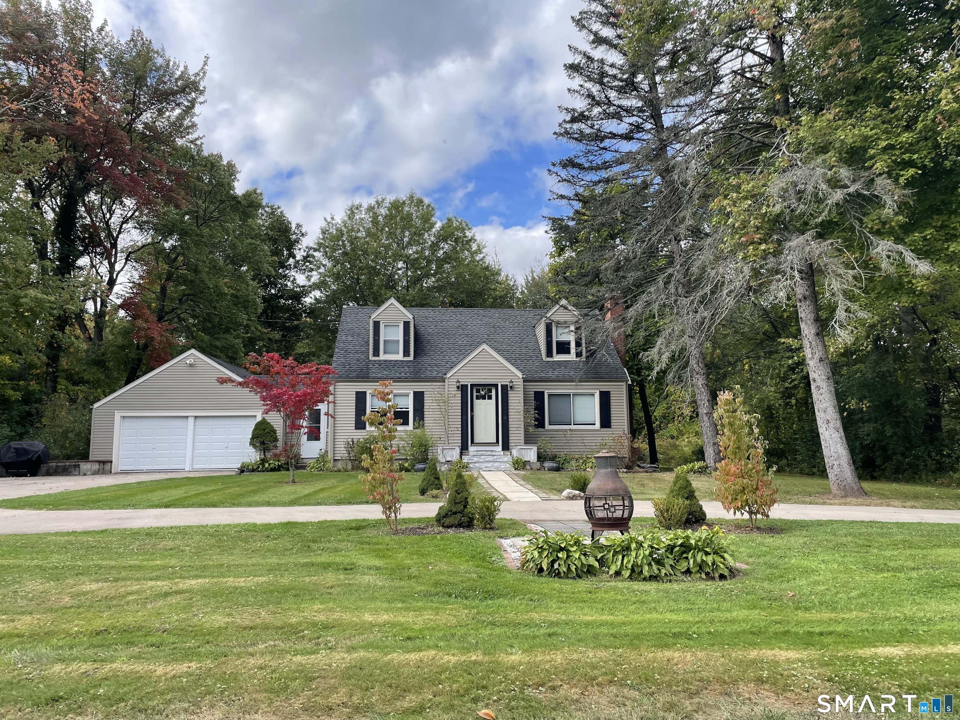 1347 Hall Boulevard photo 17