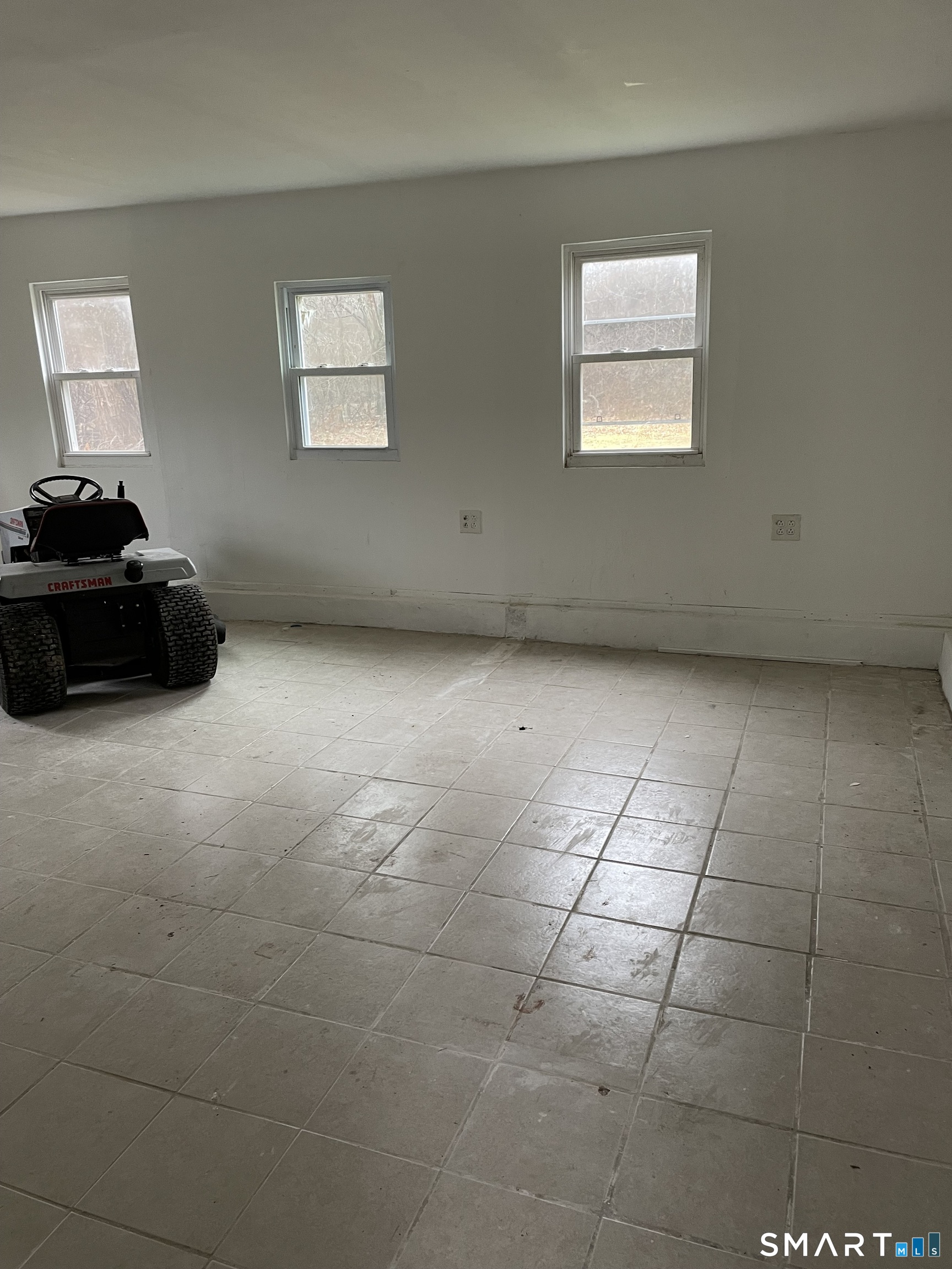 1347 Hall Boulevard photo 24