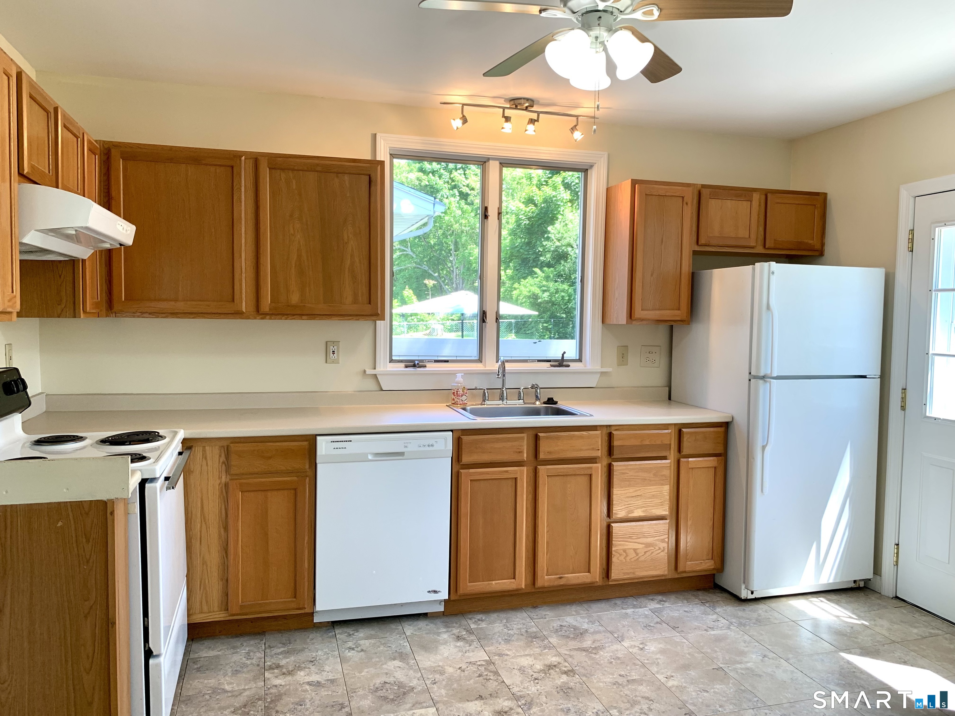 73 Joe Avenue photo 10