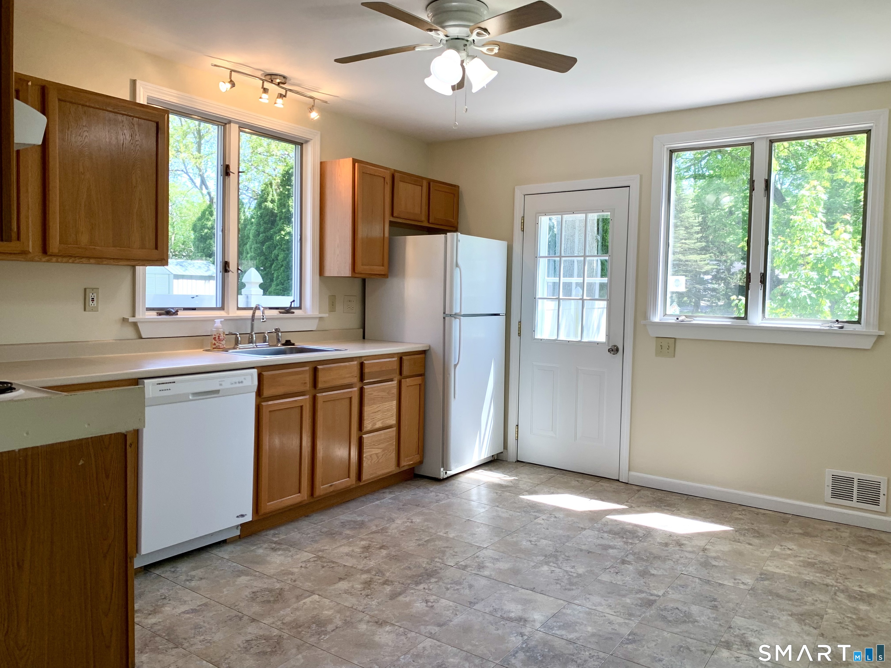 73 Joe Avenue photo 11
