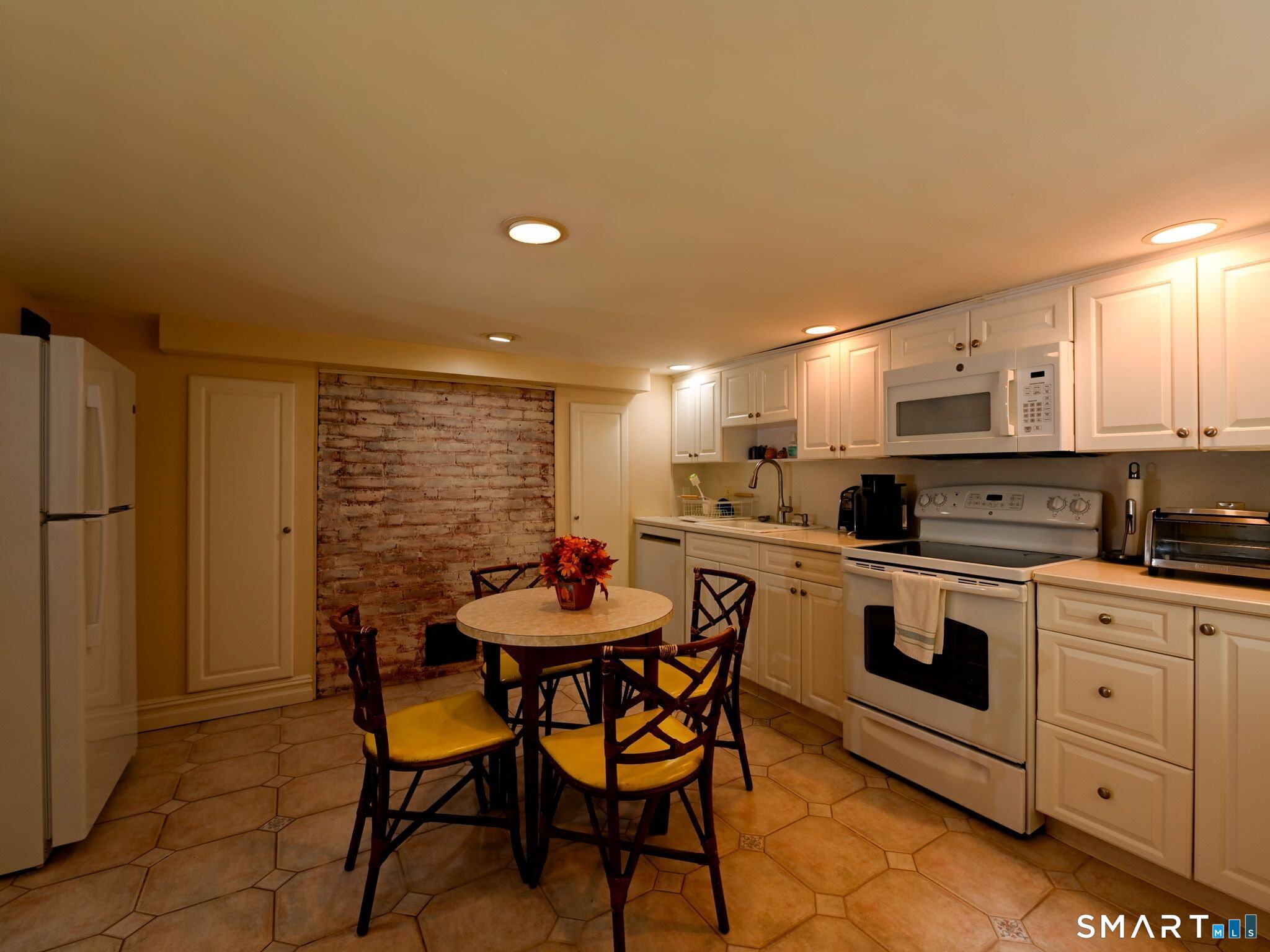 90 Weed Hill Avenue photo 17