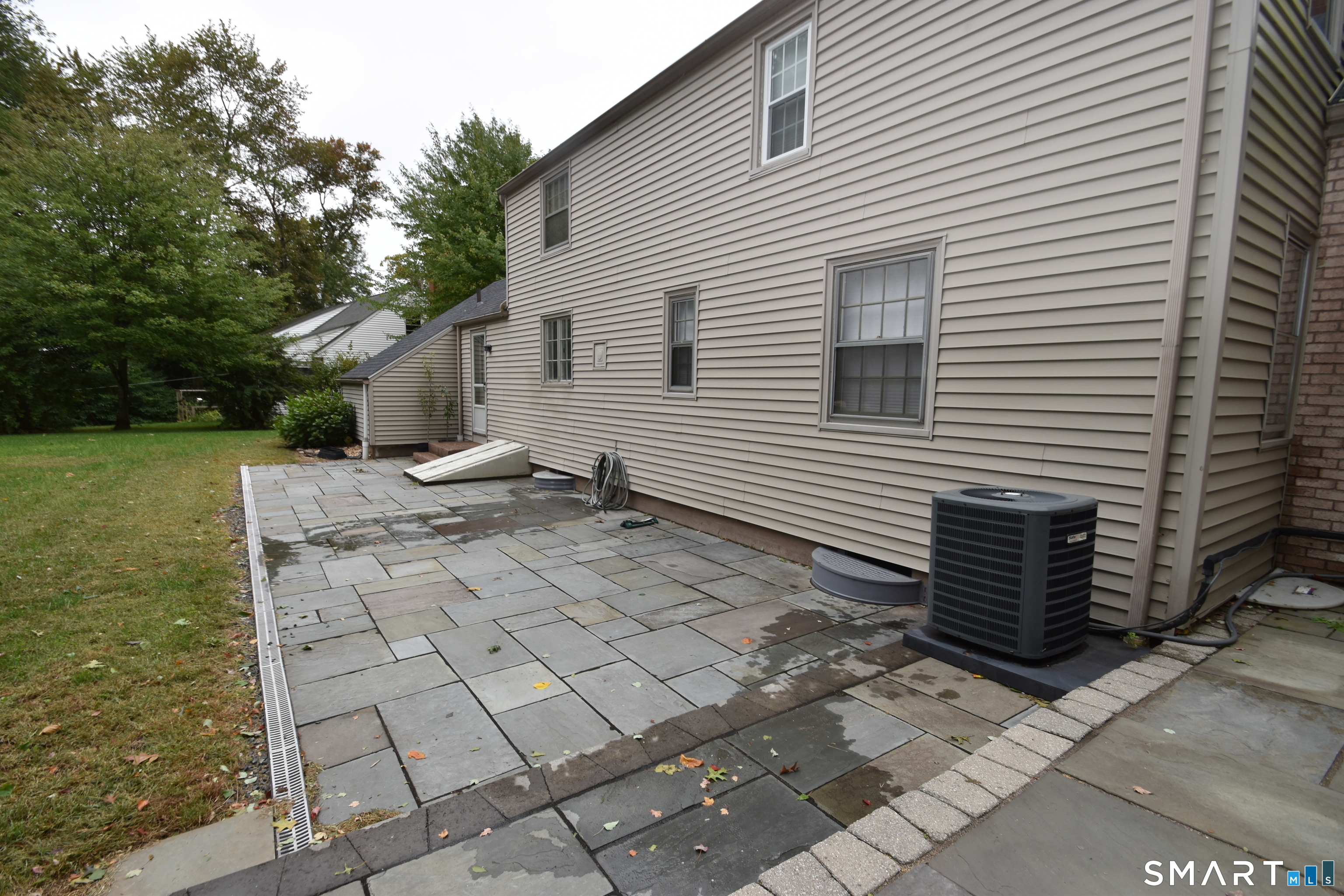 62 Buttonball Lane photo 13