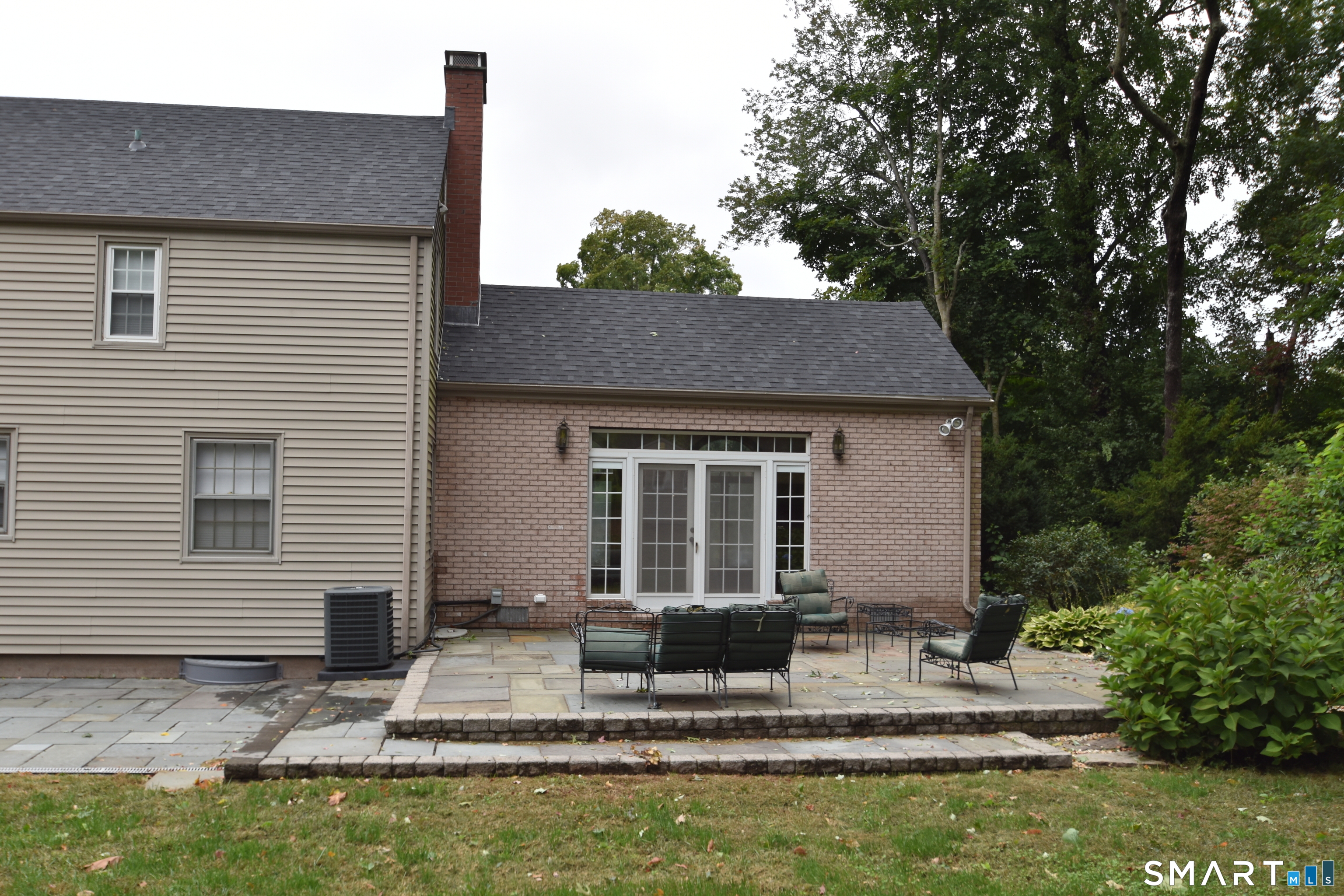 62 Buttonball Lane photo 15