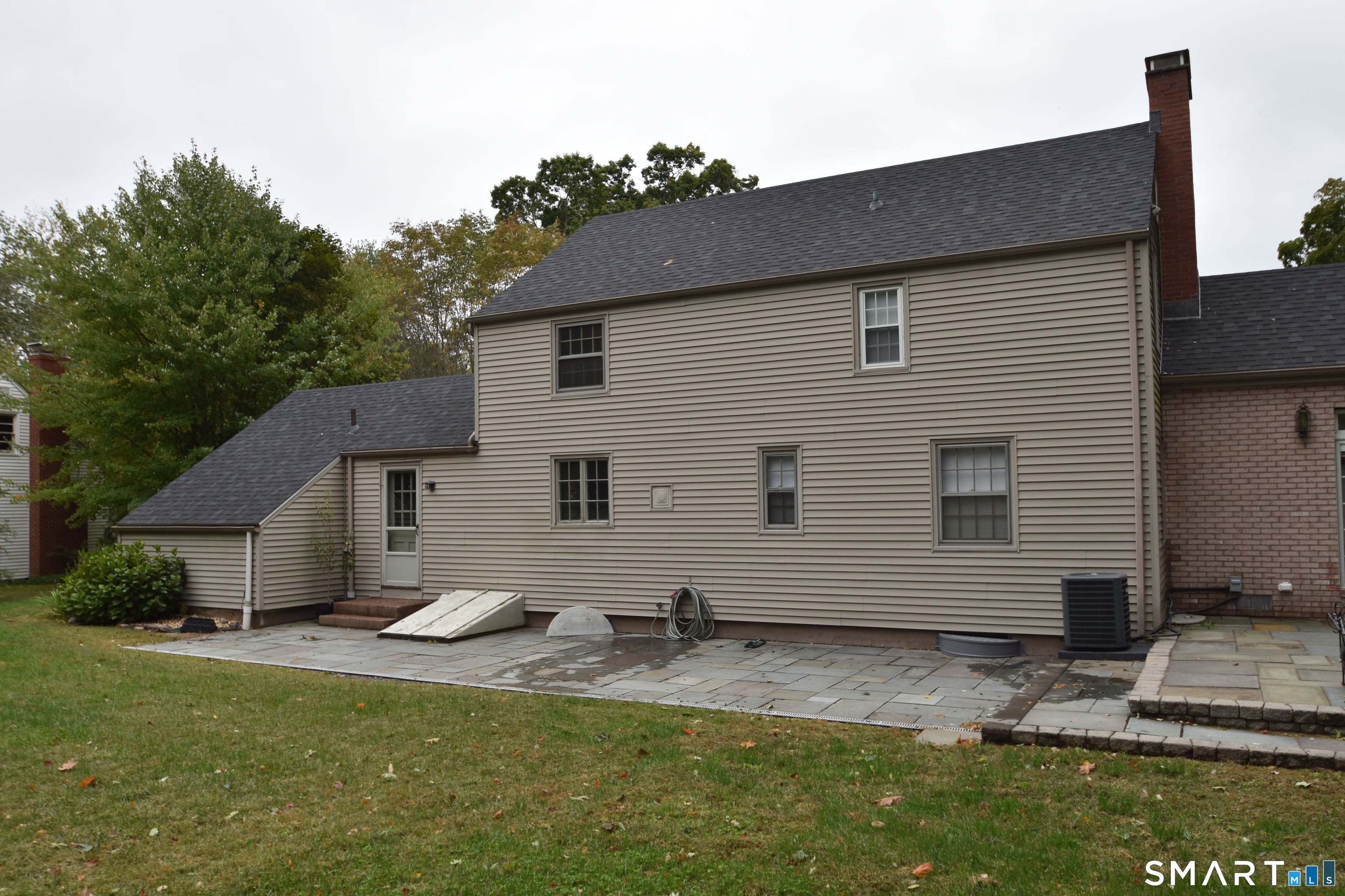 62 Buttonball Lane photo 16