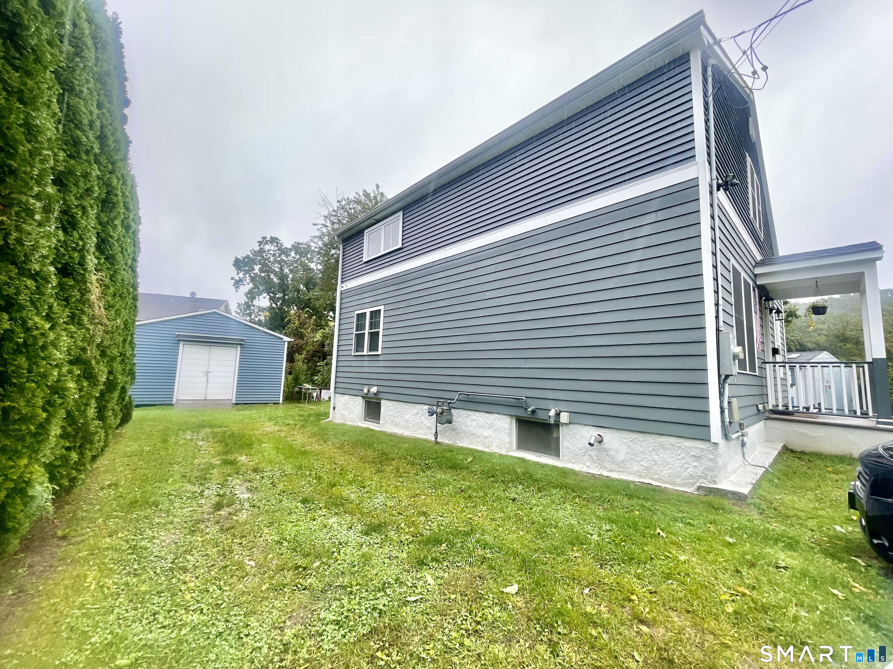 77 Simsbury Street photo 32