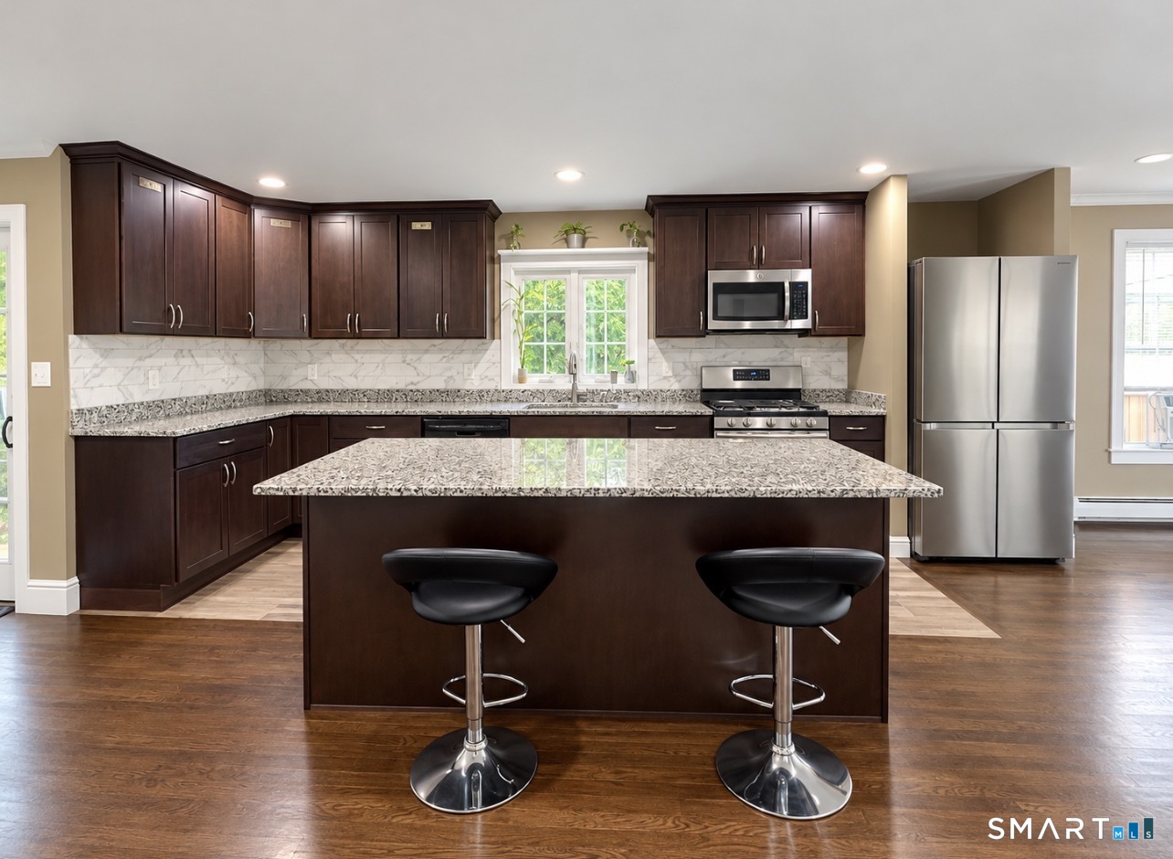77 Simsbury Street photo 6