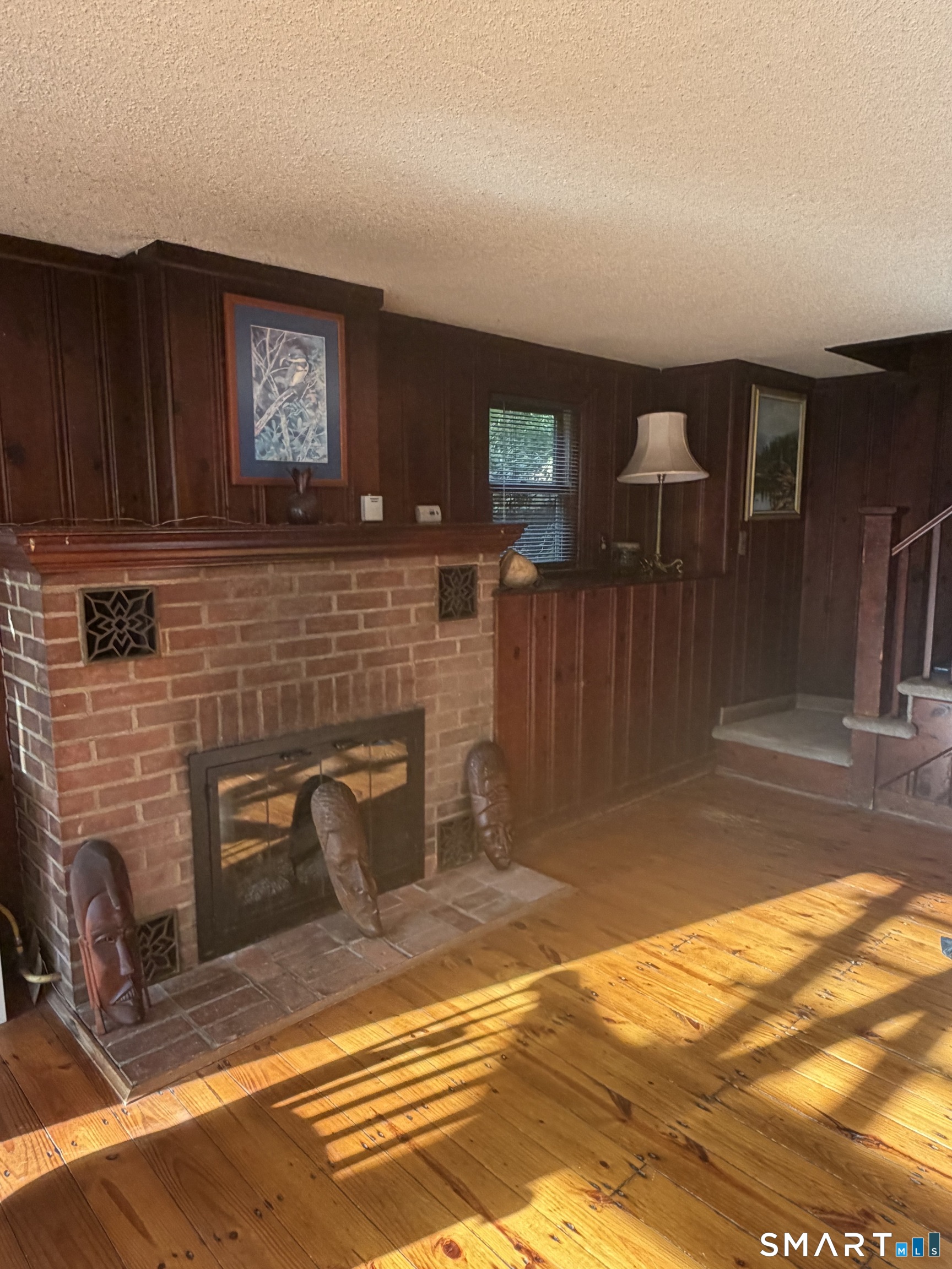 1527 Farmington Avenue photo 2