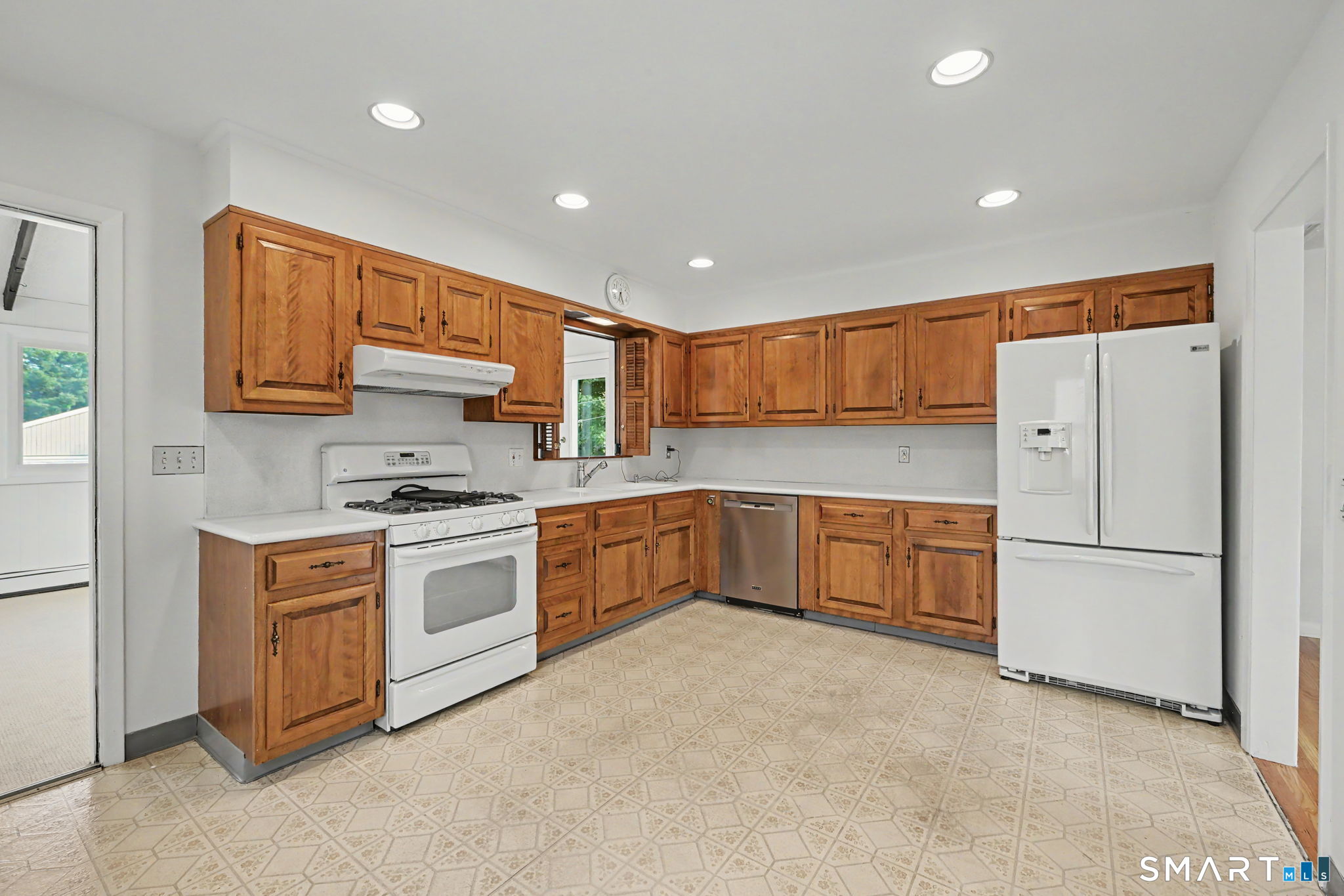 50 Reynolds Avenue photo 11