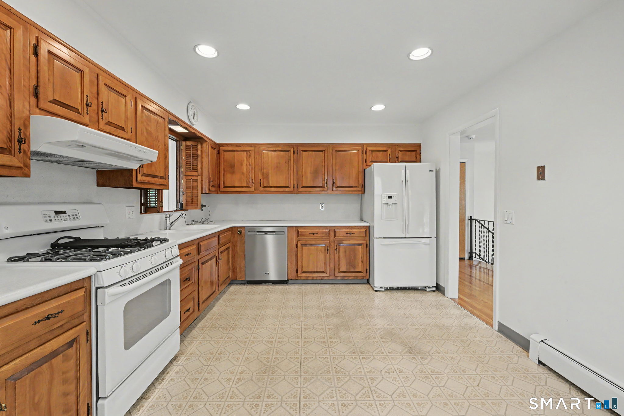 50 Reynolds Avenue photo 10