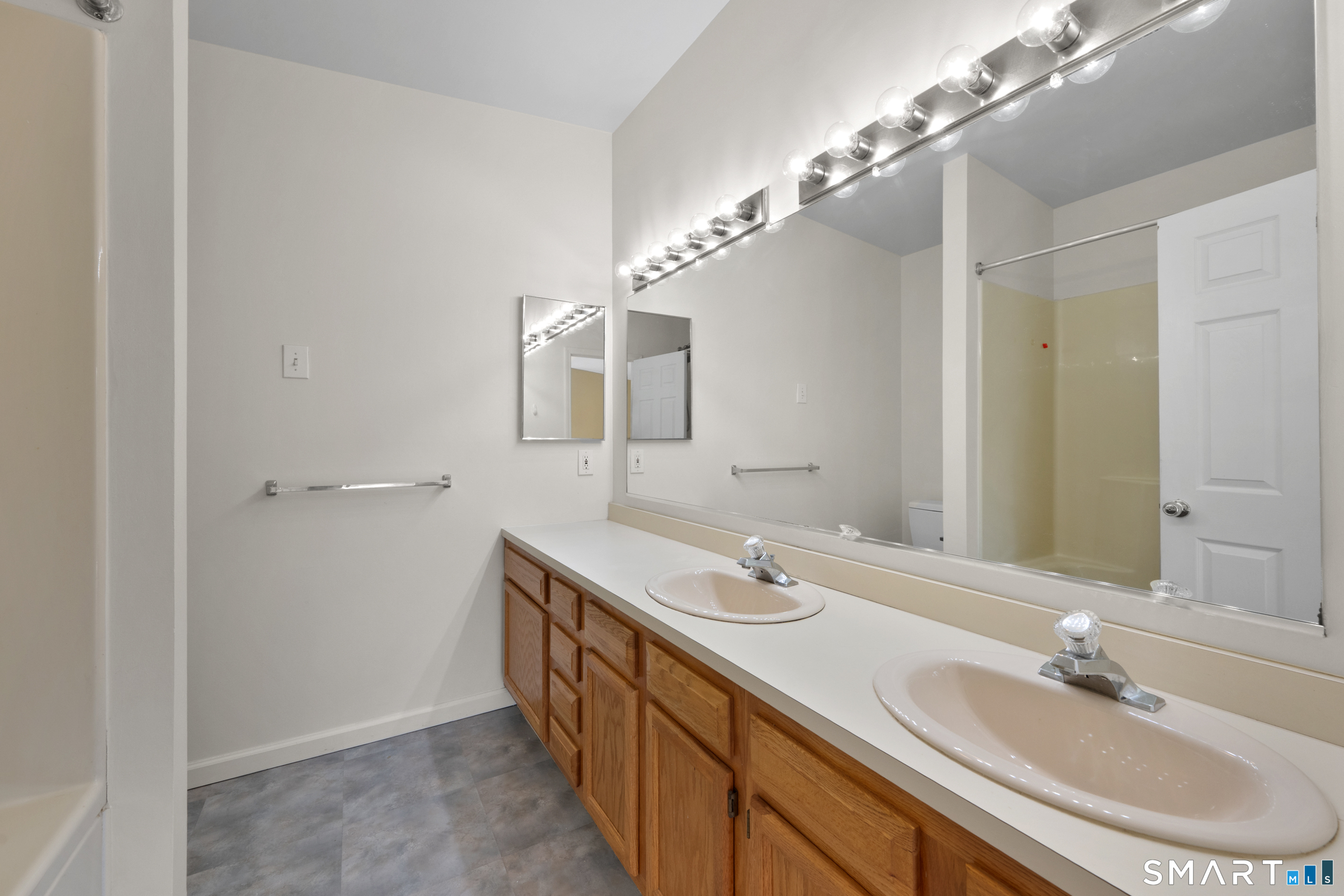 Foto 9 de Condominio en renta en 42 Highland Road #5, Stamford, CT — $4,500/mes