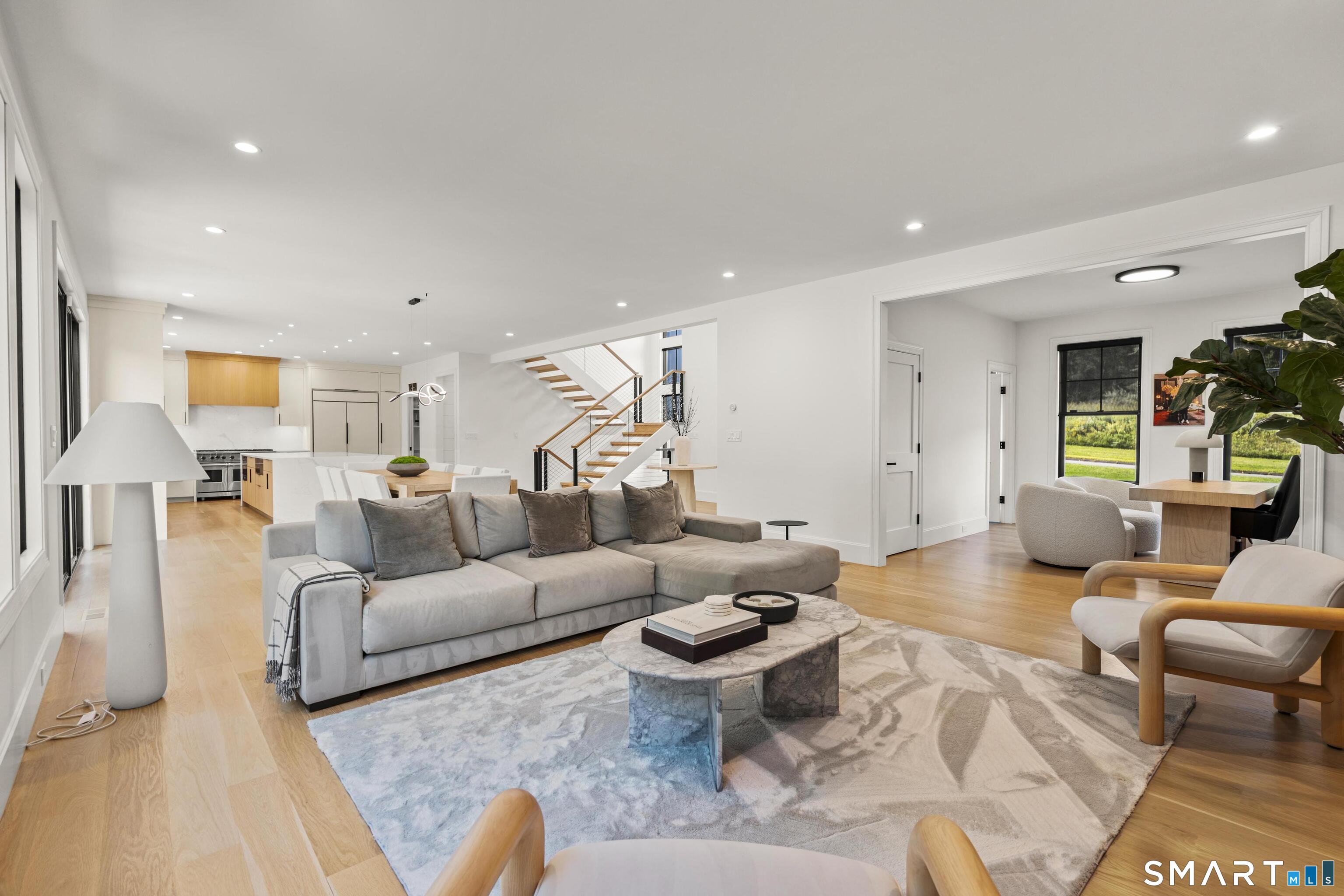 8 Holly Lane photo 18