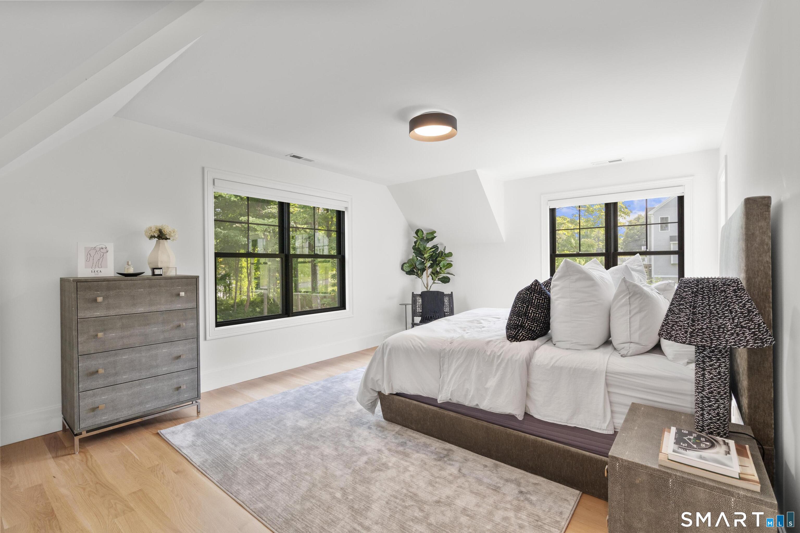 8 Holly Lane photo 34