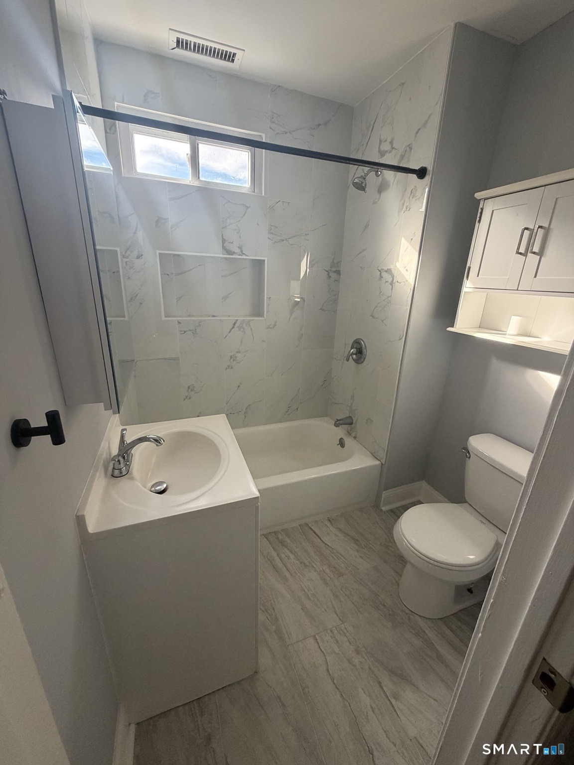 229 Newfield Avenue photo 3