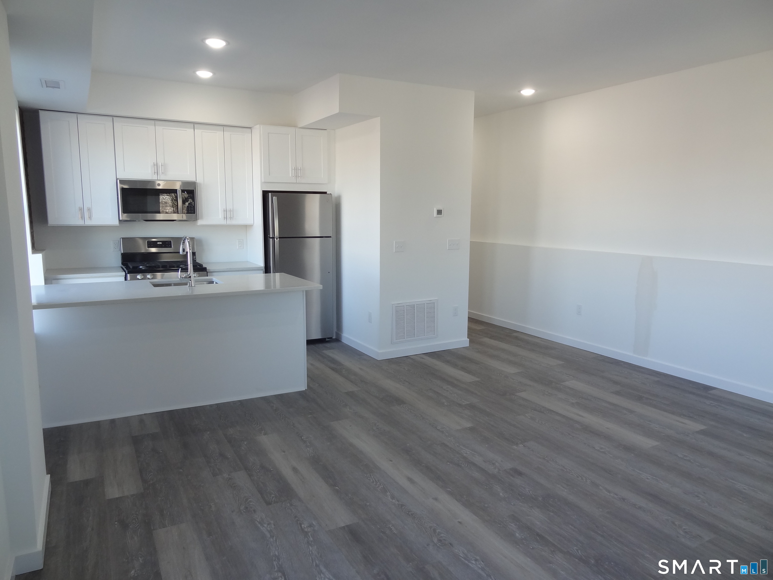 2806 Fairfield Avenue Unit #205 photo 2