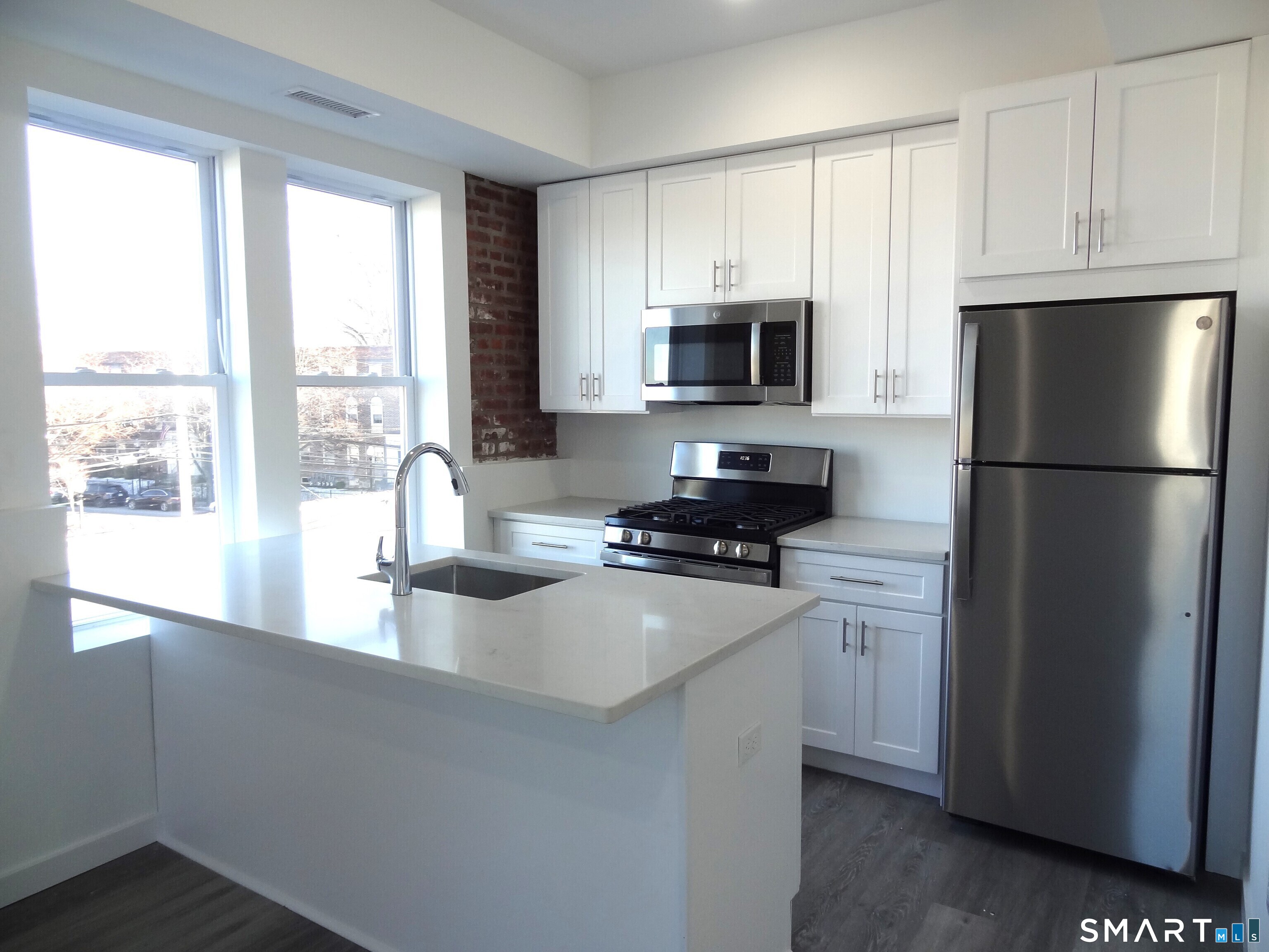 2806 Fairfield Avenue Unit #205 photo 3