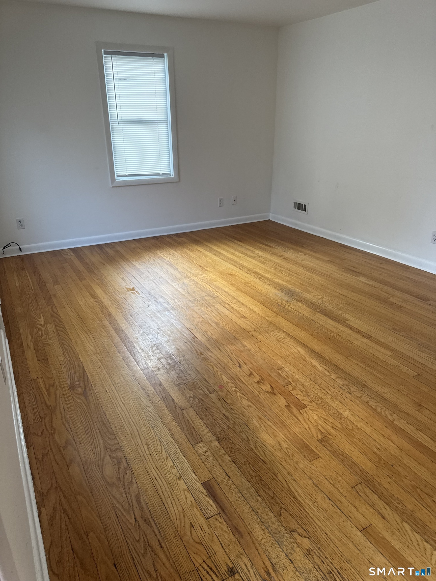 Foto 6 de Casa en renta en 376 Dexter Drive, Bridgeport, CT — $4,200/mes