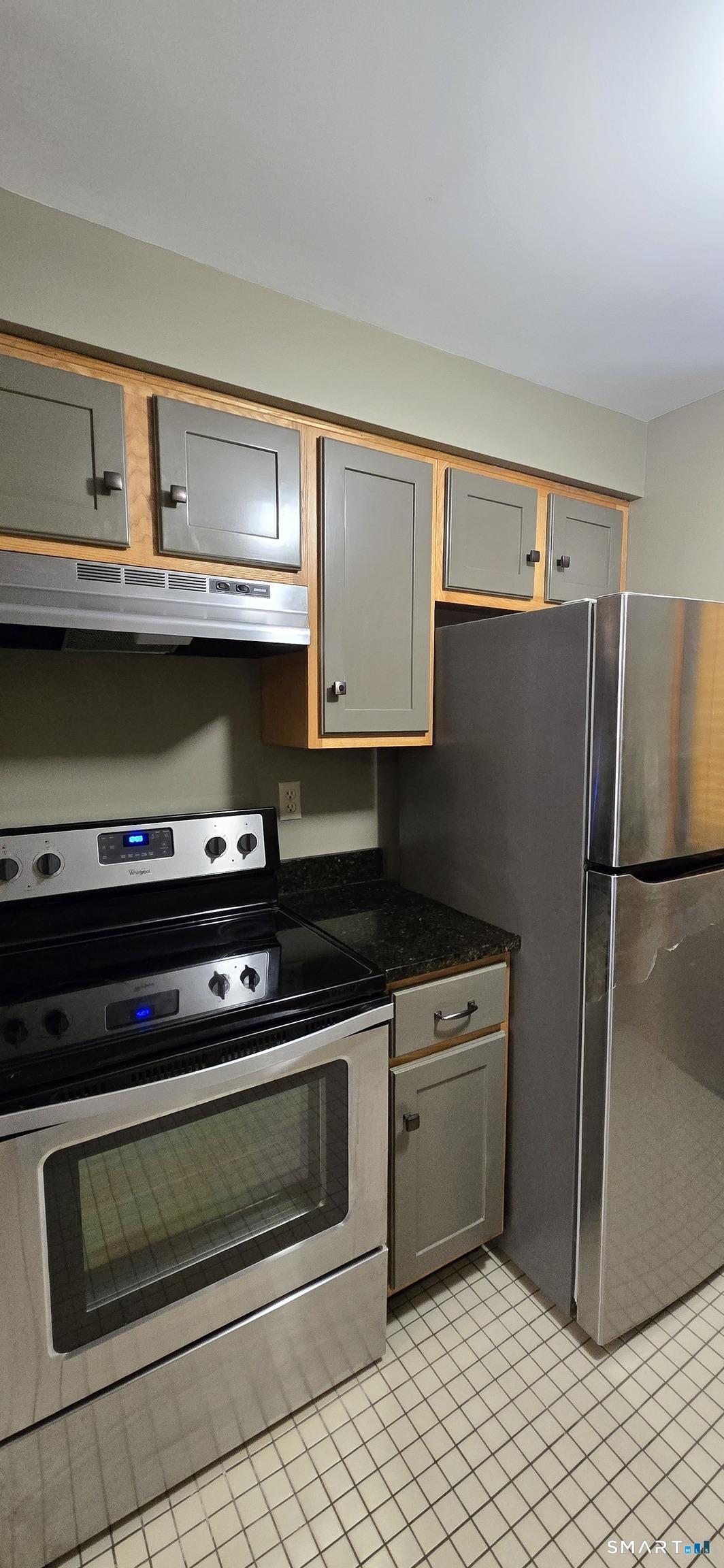 184 Middlesex Avenue Unit #6 photo 2