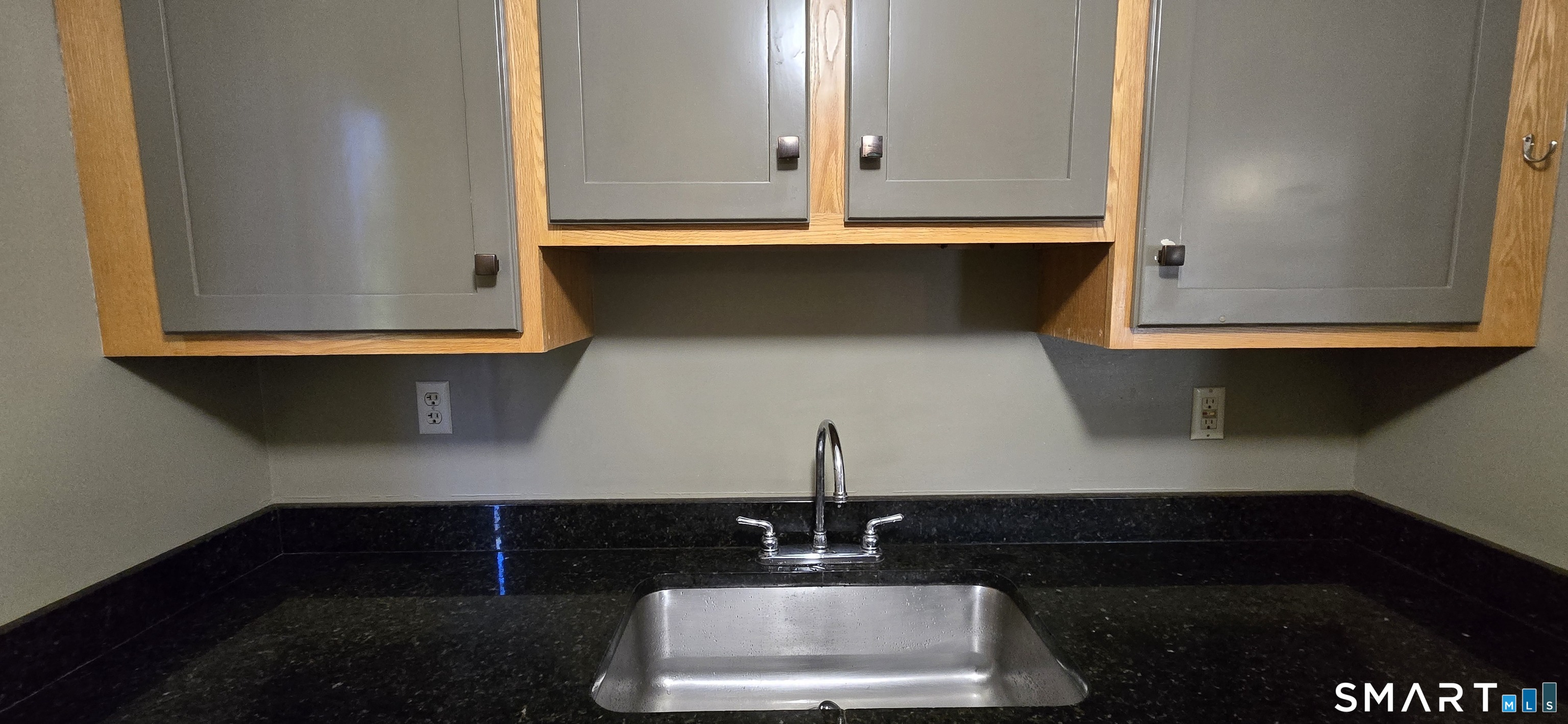 184 Middlesex Avenue Unit #6 photo 3