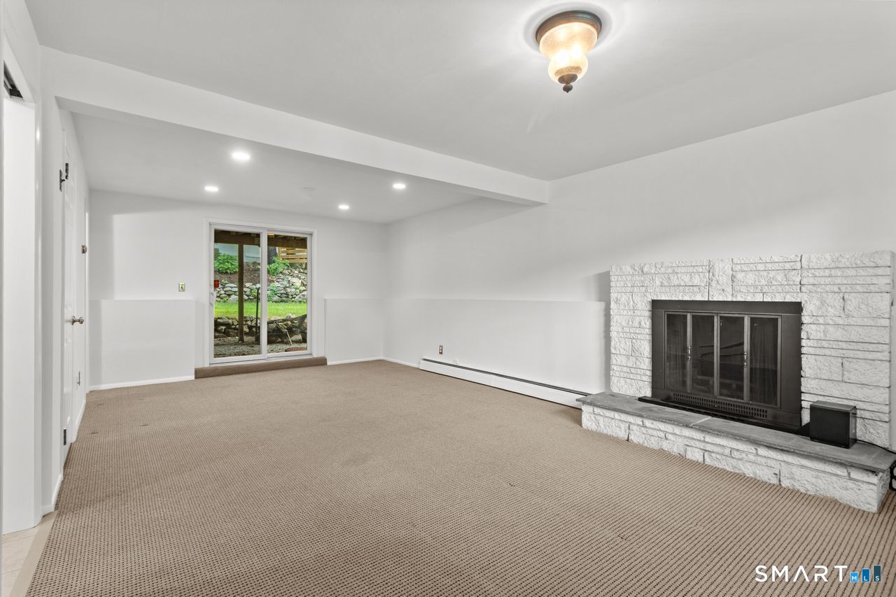 10 Grumman Avenue photo 16