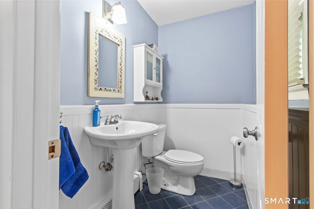 10 Grumman Avenue photo 17