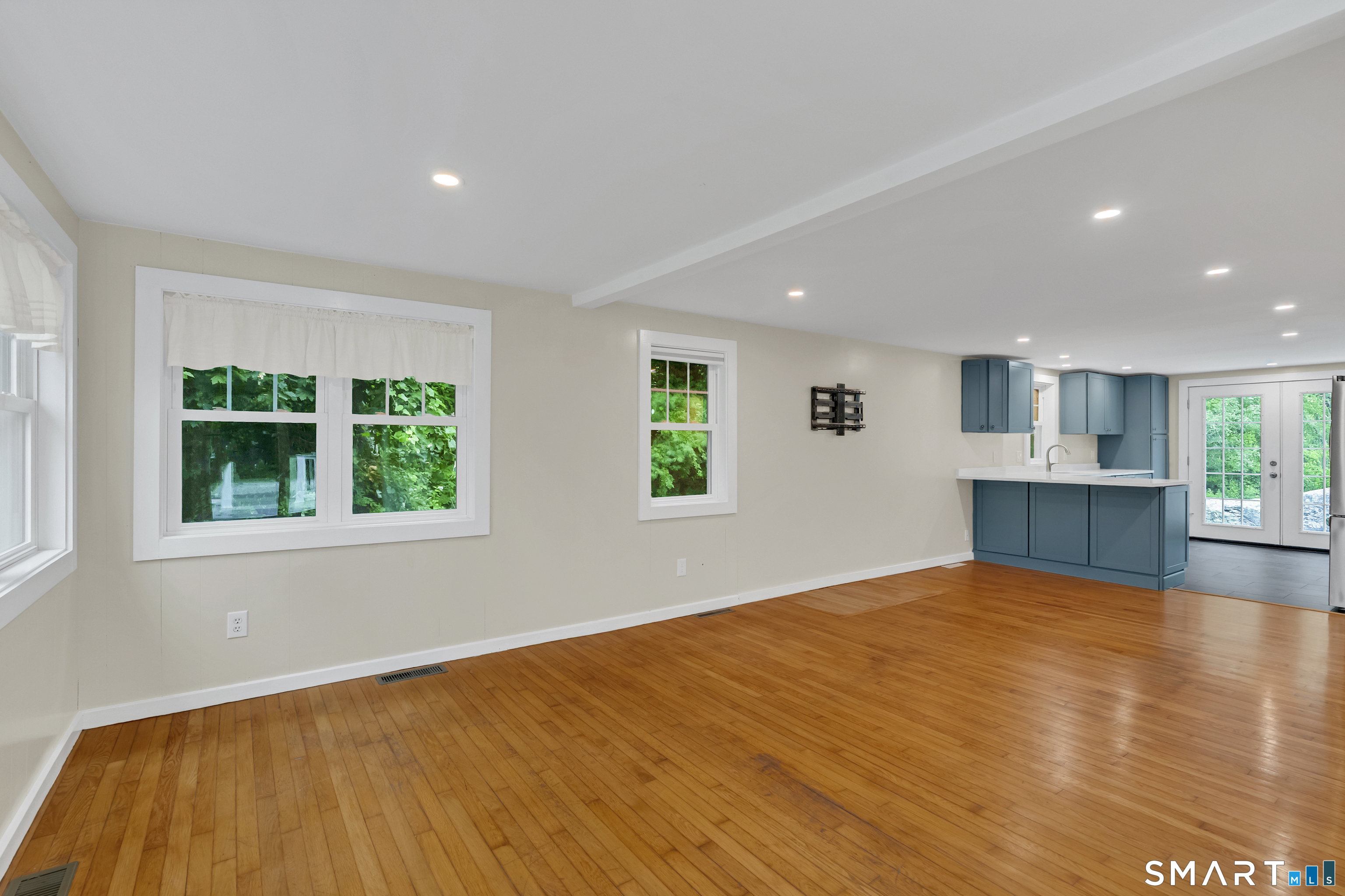 41 Maple Street photo 14