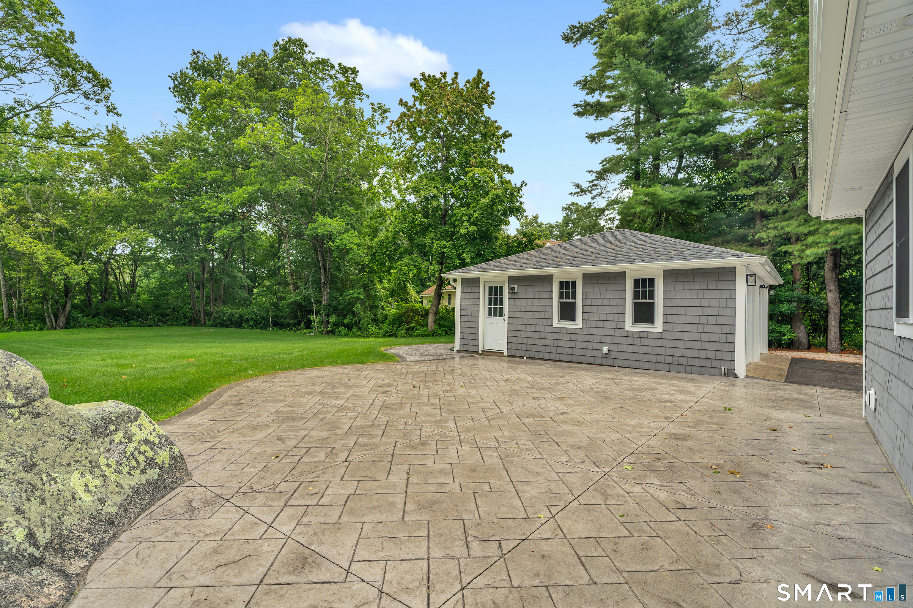 41 Maple Street photo 28