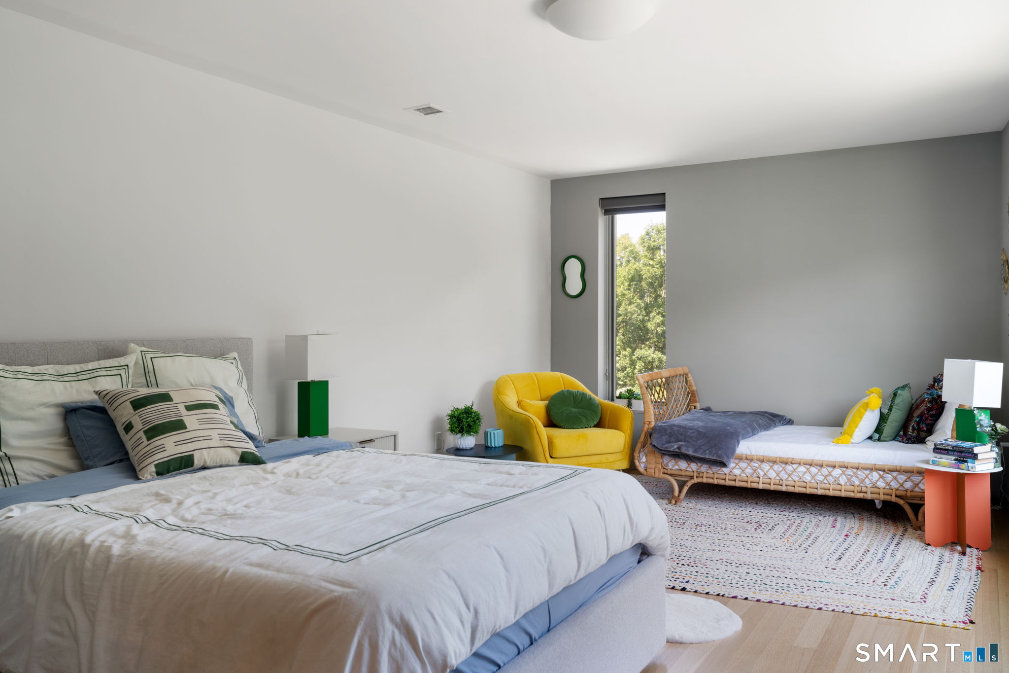 Flexible bedroom with room to lounge