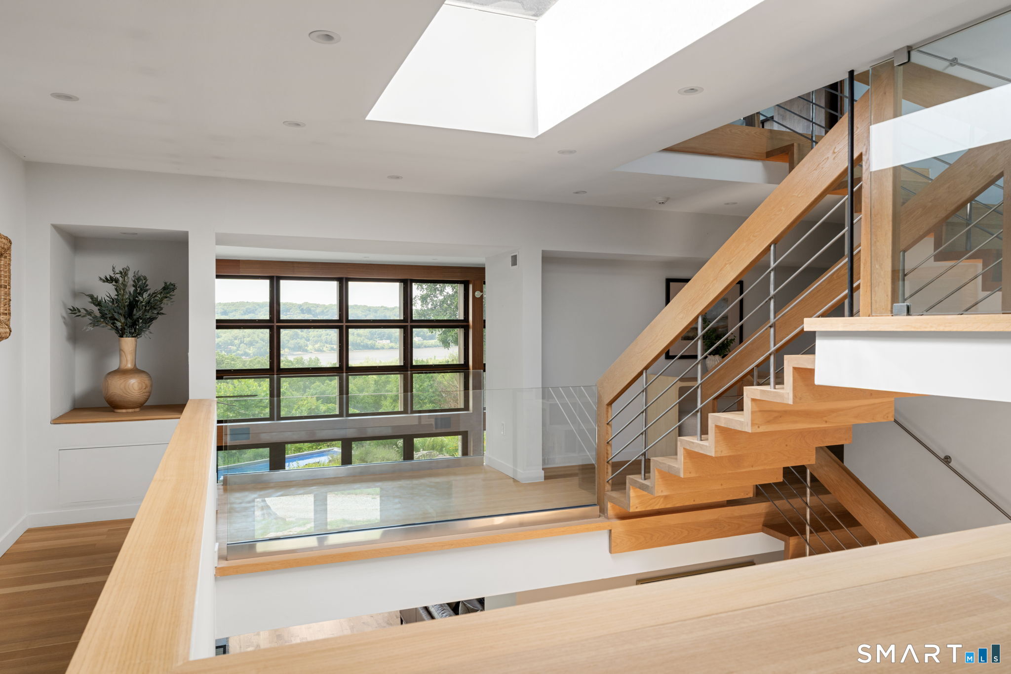 Architecture that carries the landscape through the home
