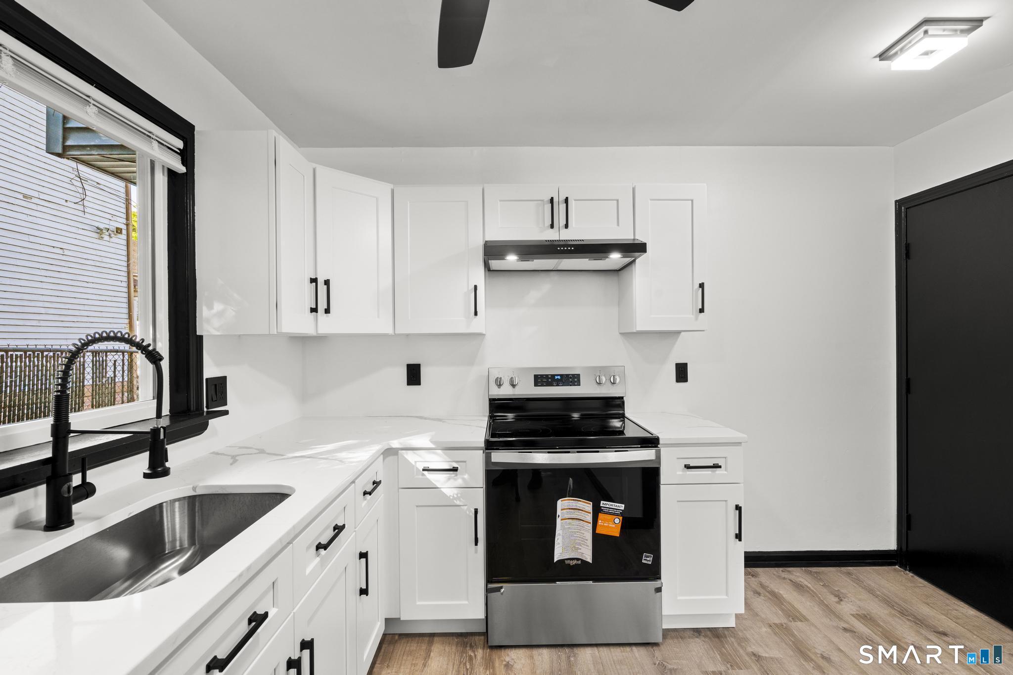 571 Garden Street photo 2