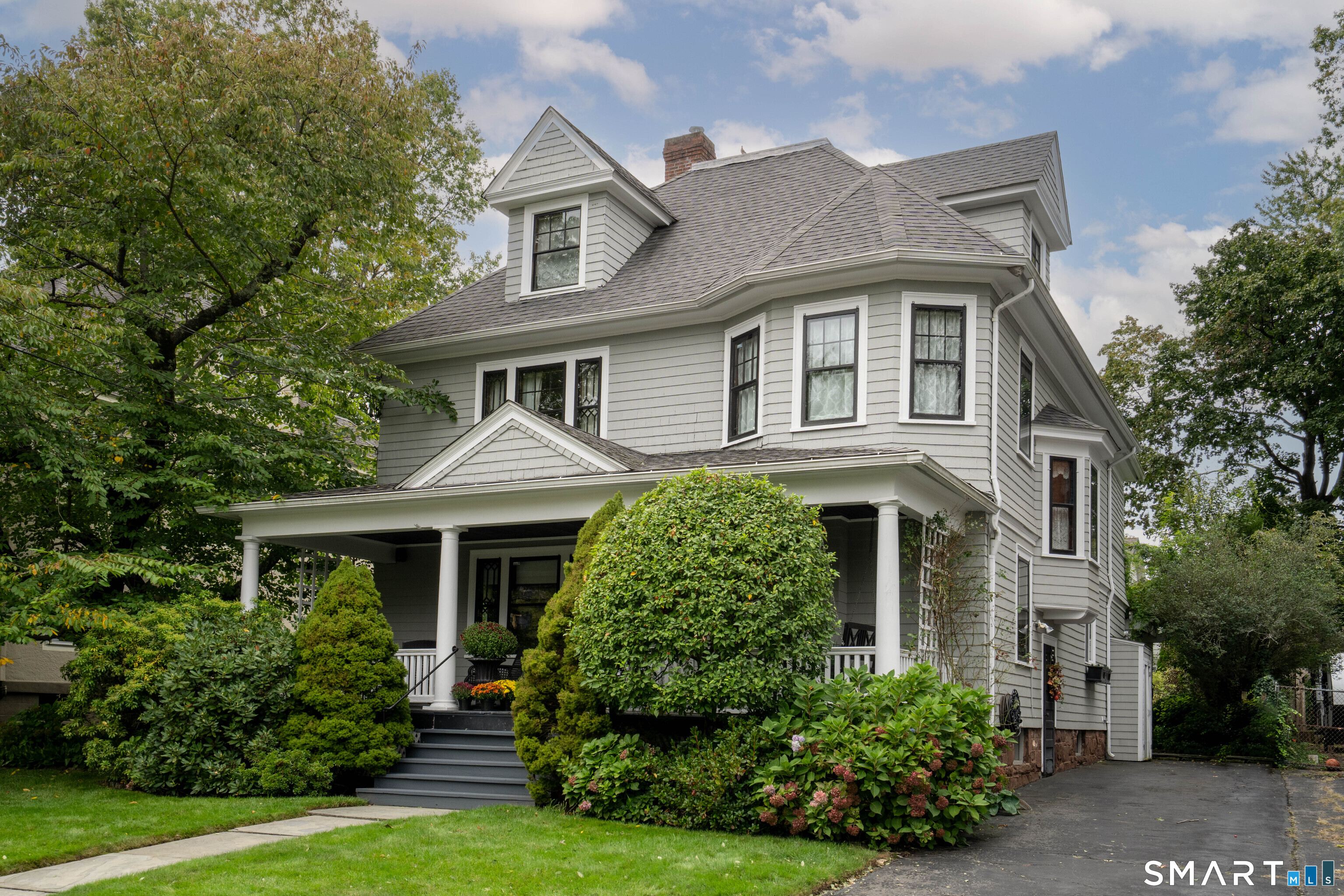 Photo 2 of Single family home for sale at 233 Oxford St, Hartford, CT 06105 | MLS# 24209606 | Listing updated on 2026-10-05
