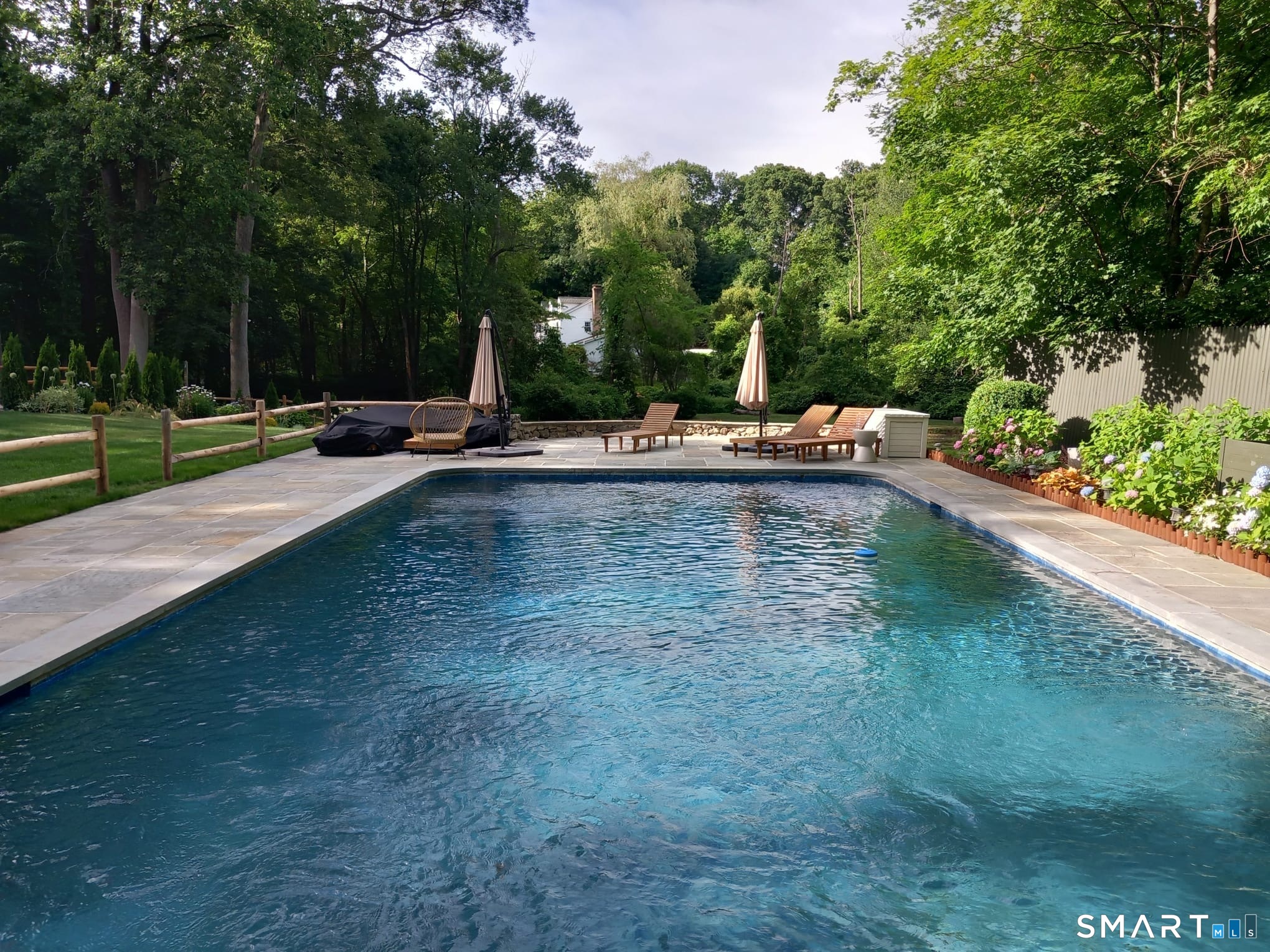 211 Laurel Road photo 3
