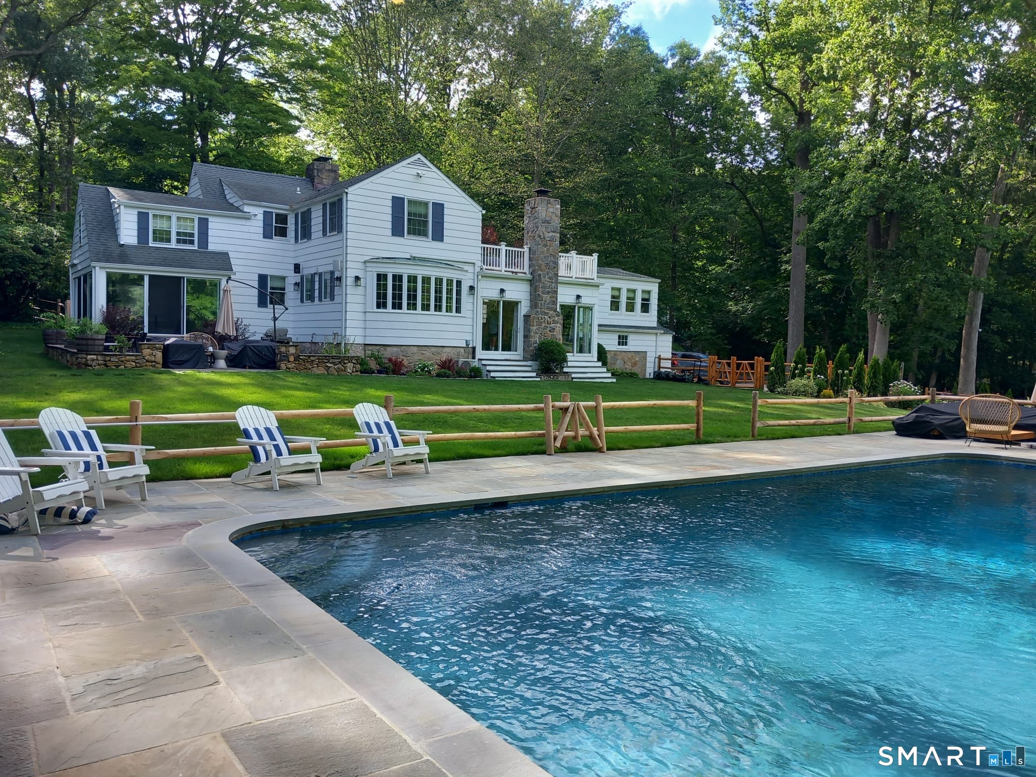 211 Laurel Road photo 2