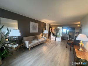 91 Strawberry Hill Avenue, Unit 827