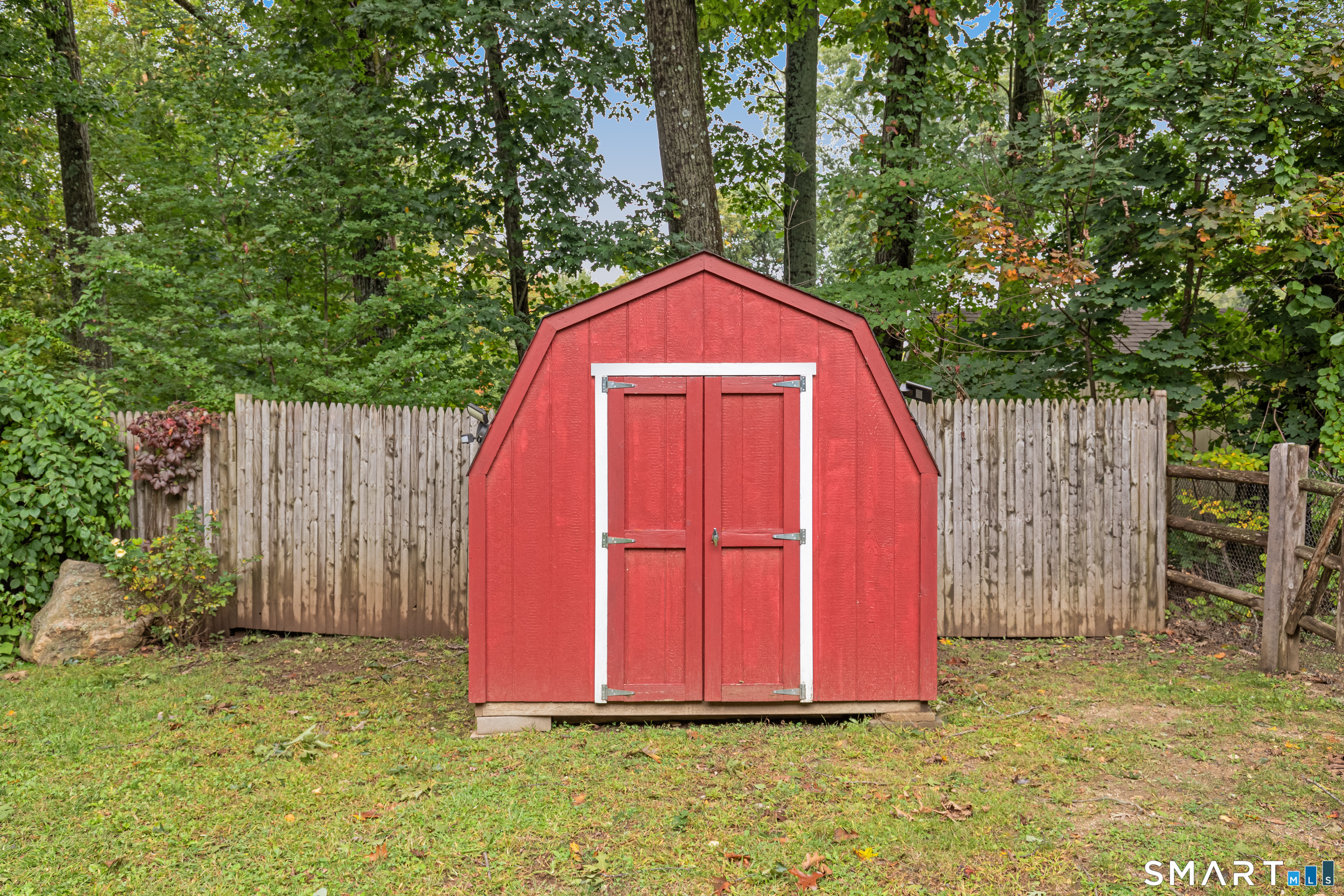 6 Indian Avenue photo 28