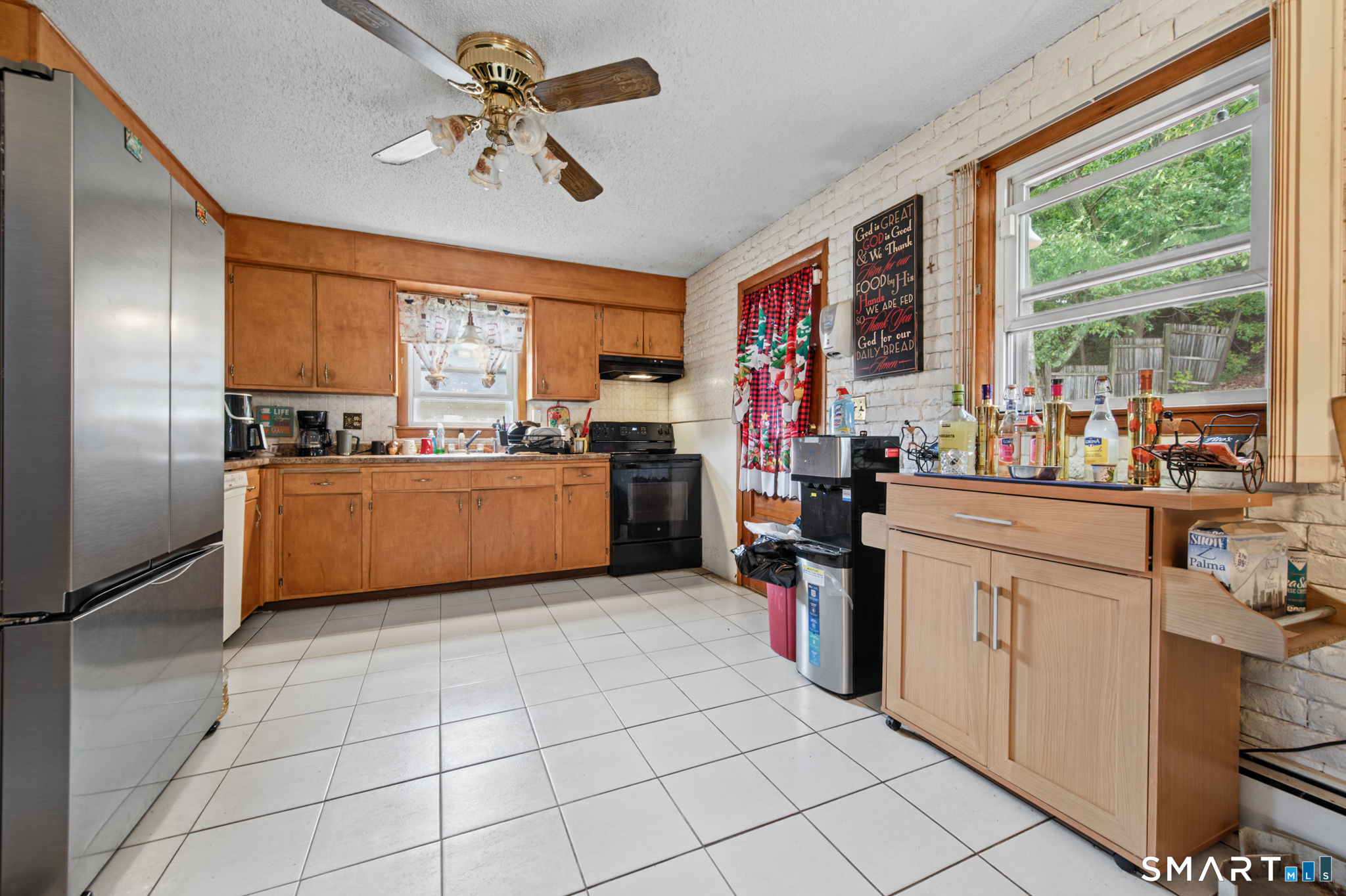 Photo 4 of Single family home for sale at 220 New Hvn Ave, Waterbury, CT 06708 | MLS# 24210713 | Listing updated on 2026-10-01