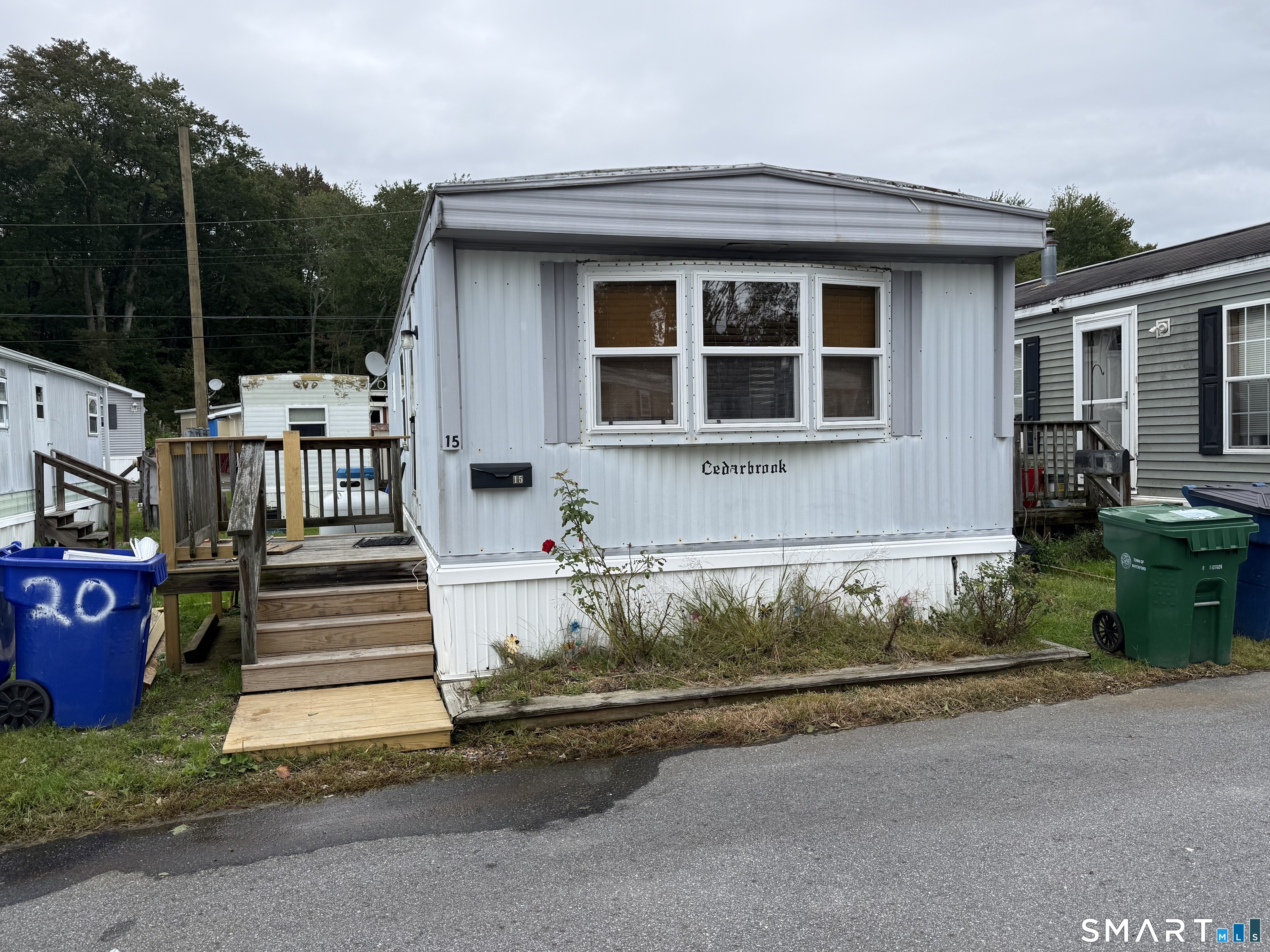 15 Woodland Drive, Waterford, CT 06385