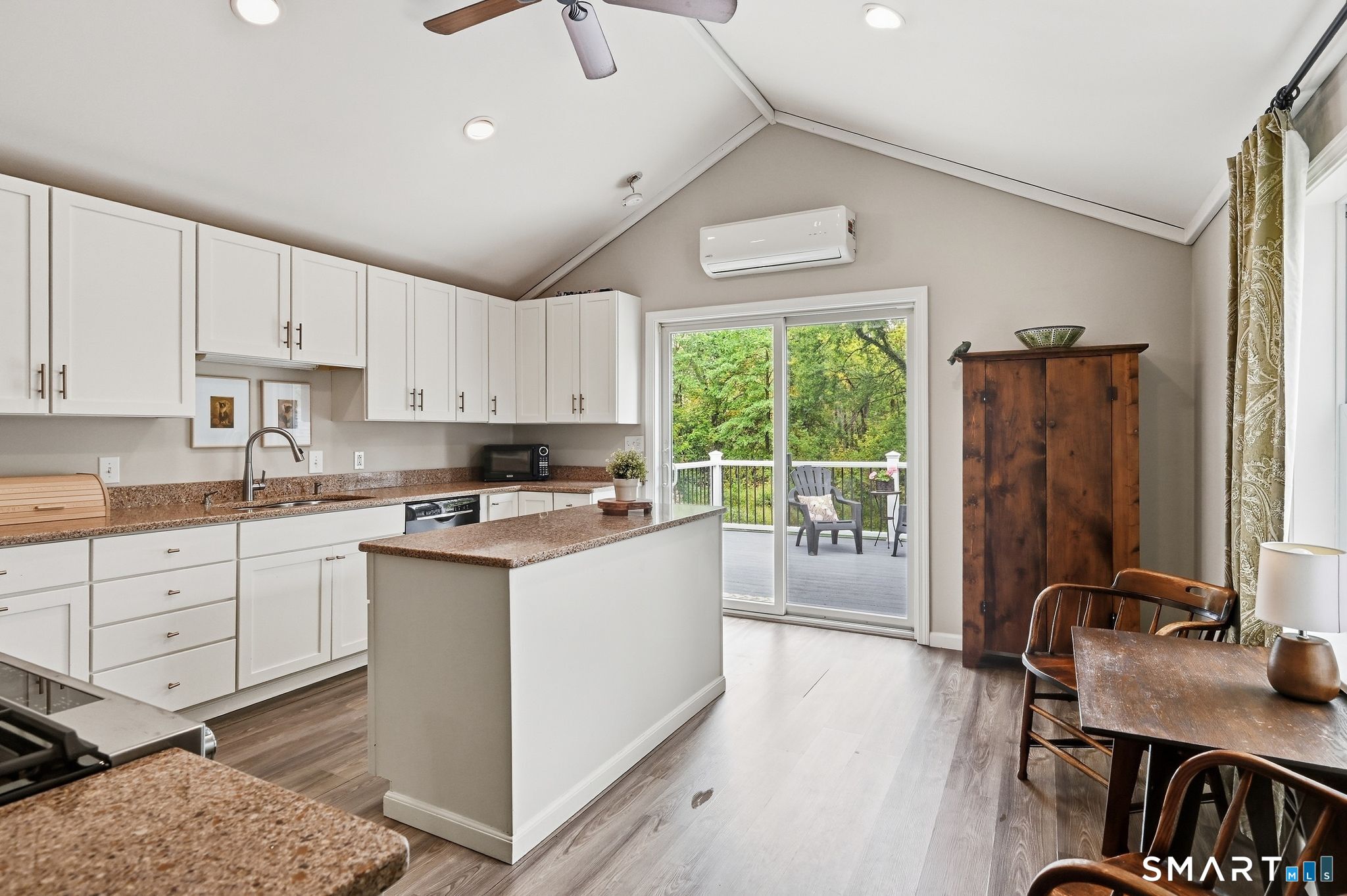60 Russell Avenue photo 13
