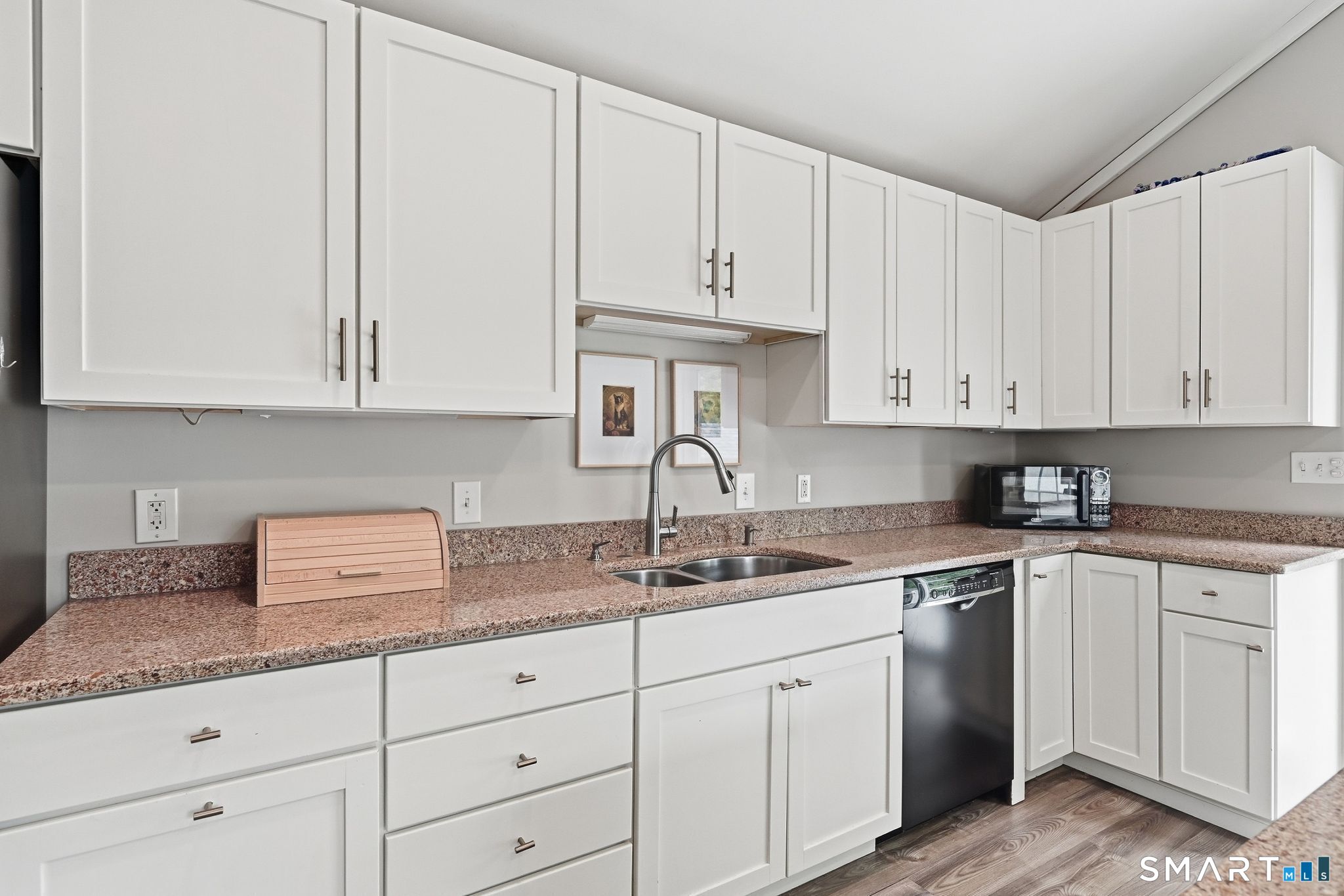 60 Russell Avenue photo 15