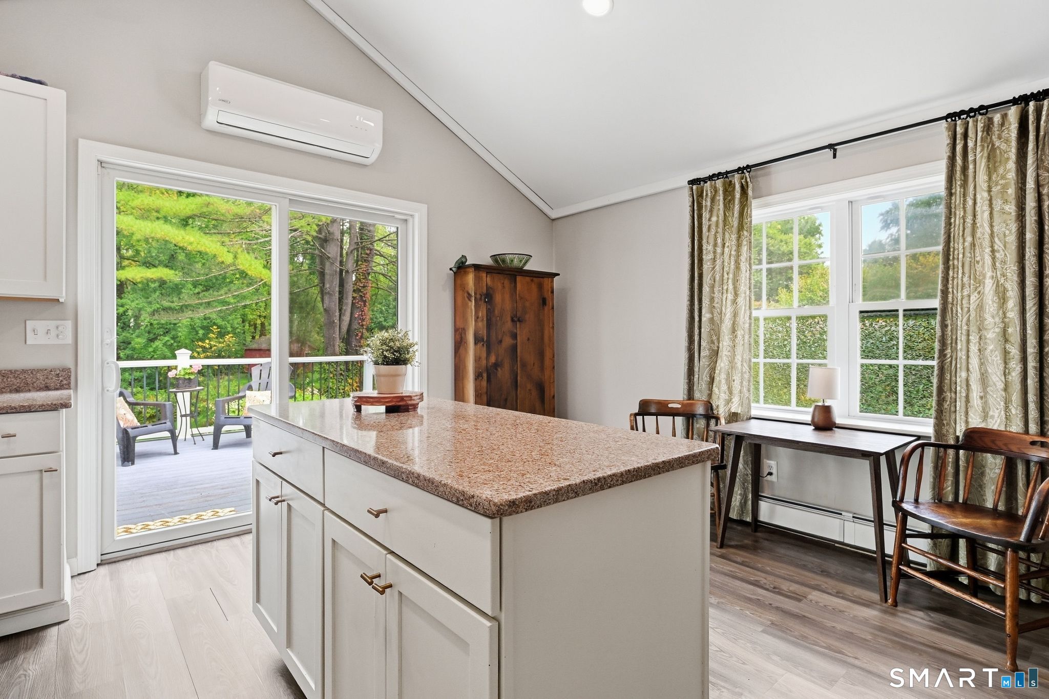 60 Russell Avenue photo 17