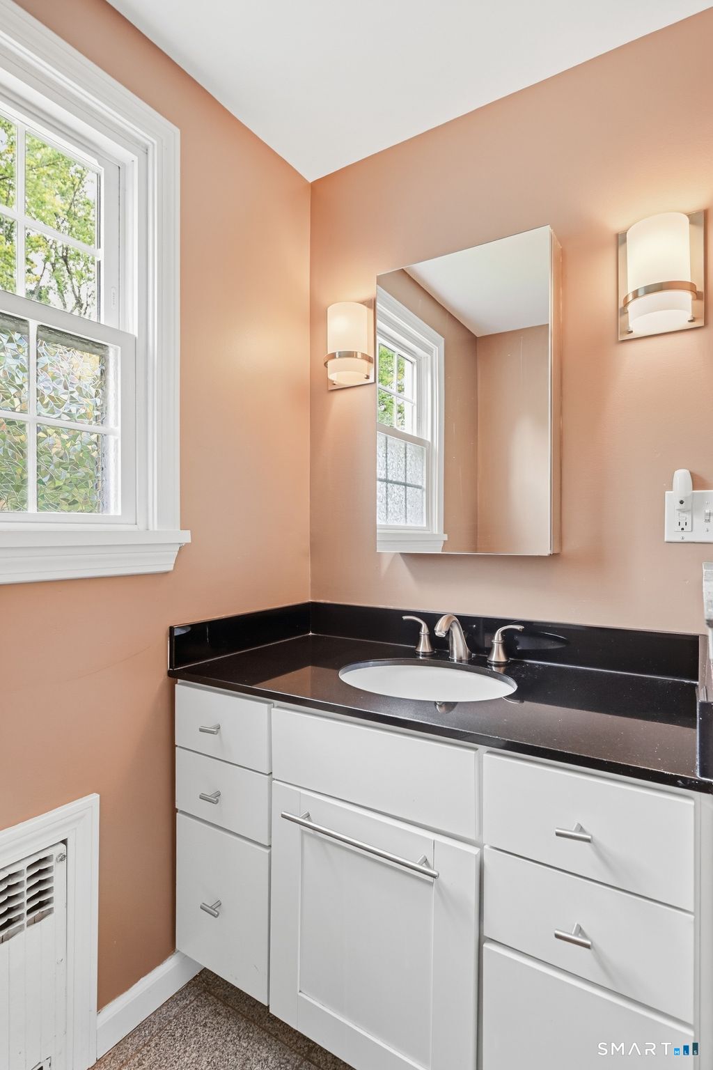 60 Russell Avenue photo 34