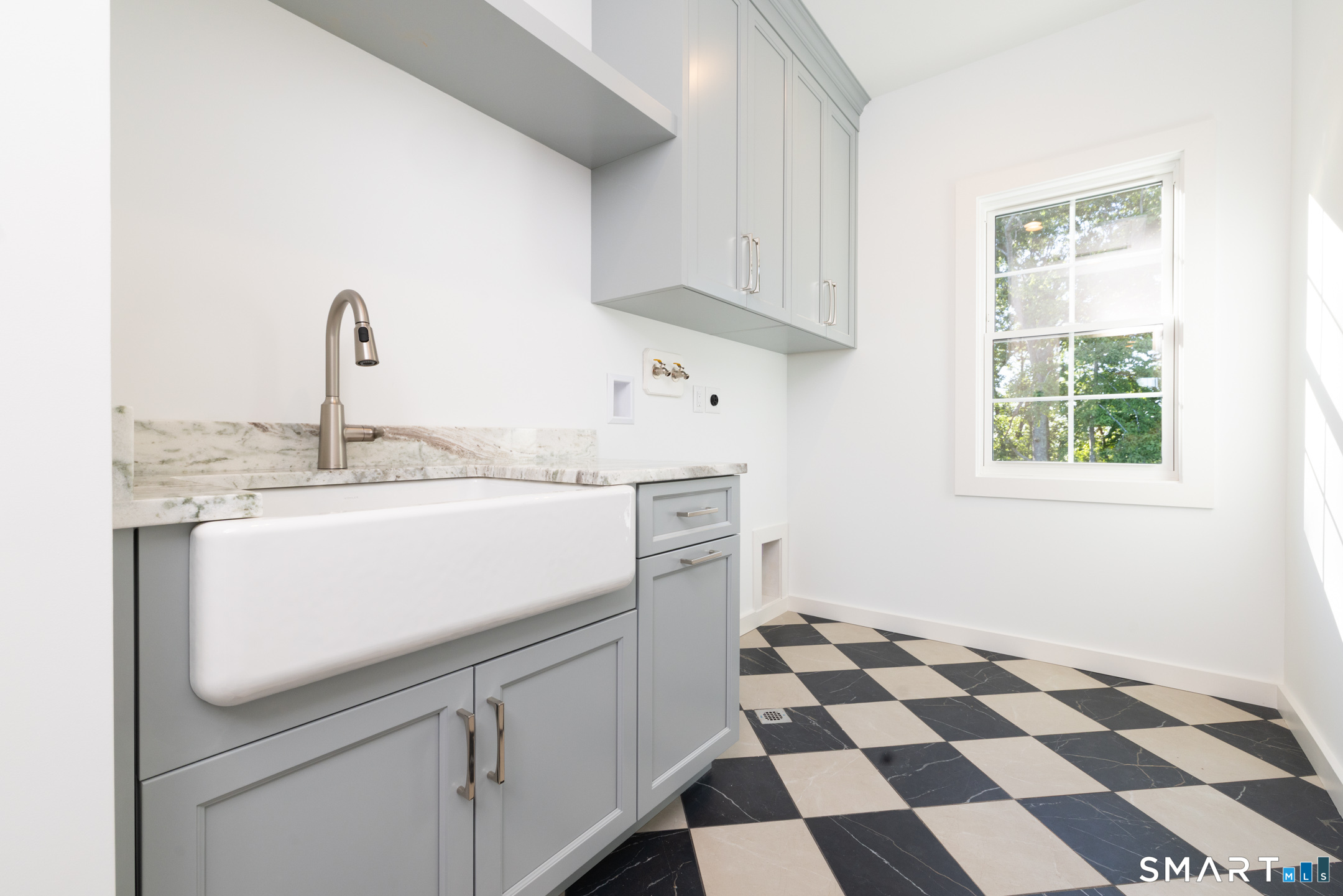 12 Pumpkin Grove, East Lyme, CT 06333