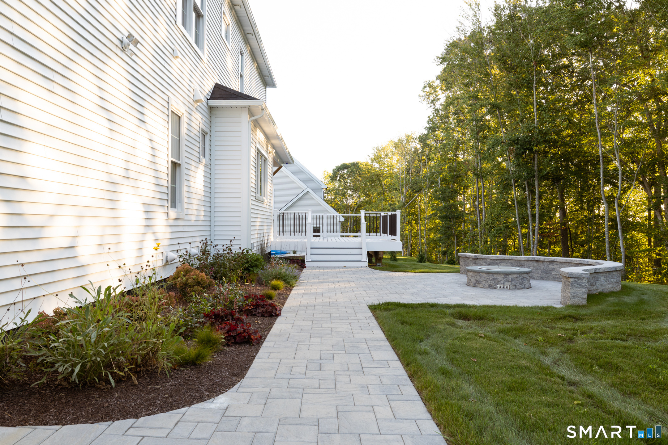 12 Pumpkin Grove, East Lyme, CT 06333