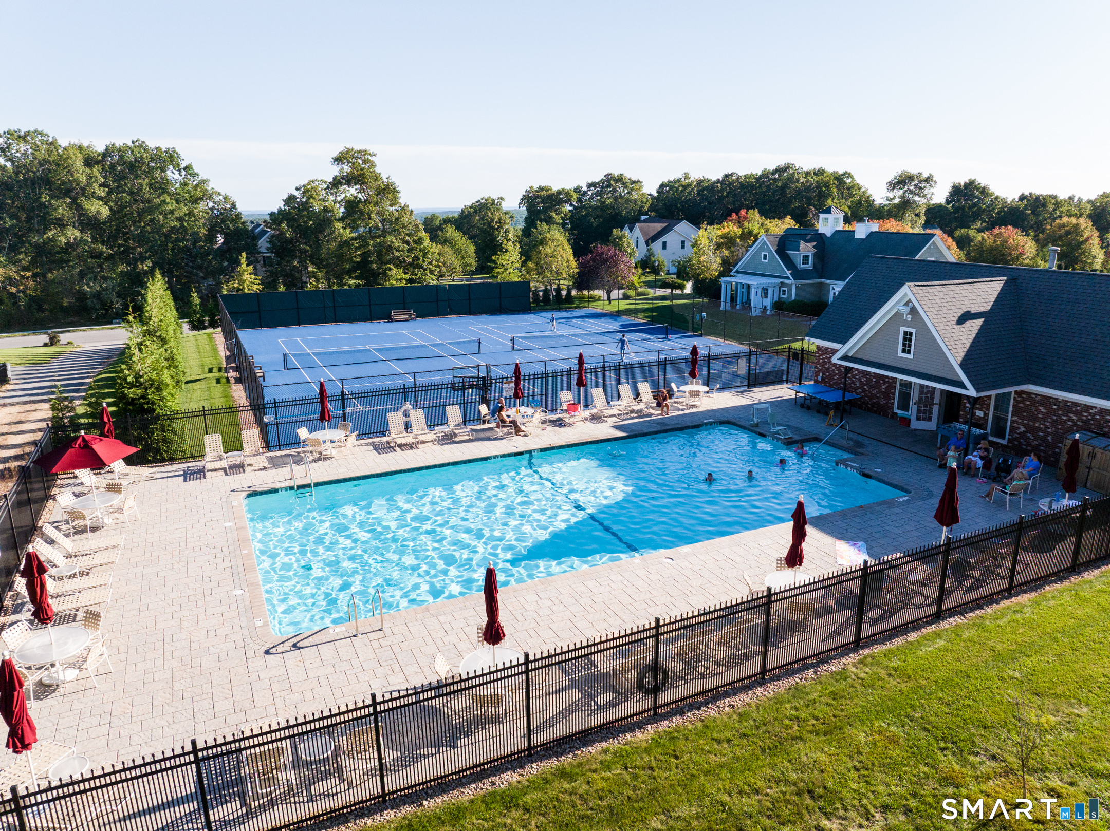 12 Pumpkin Grove, East Lyme, CT 06333
