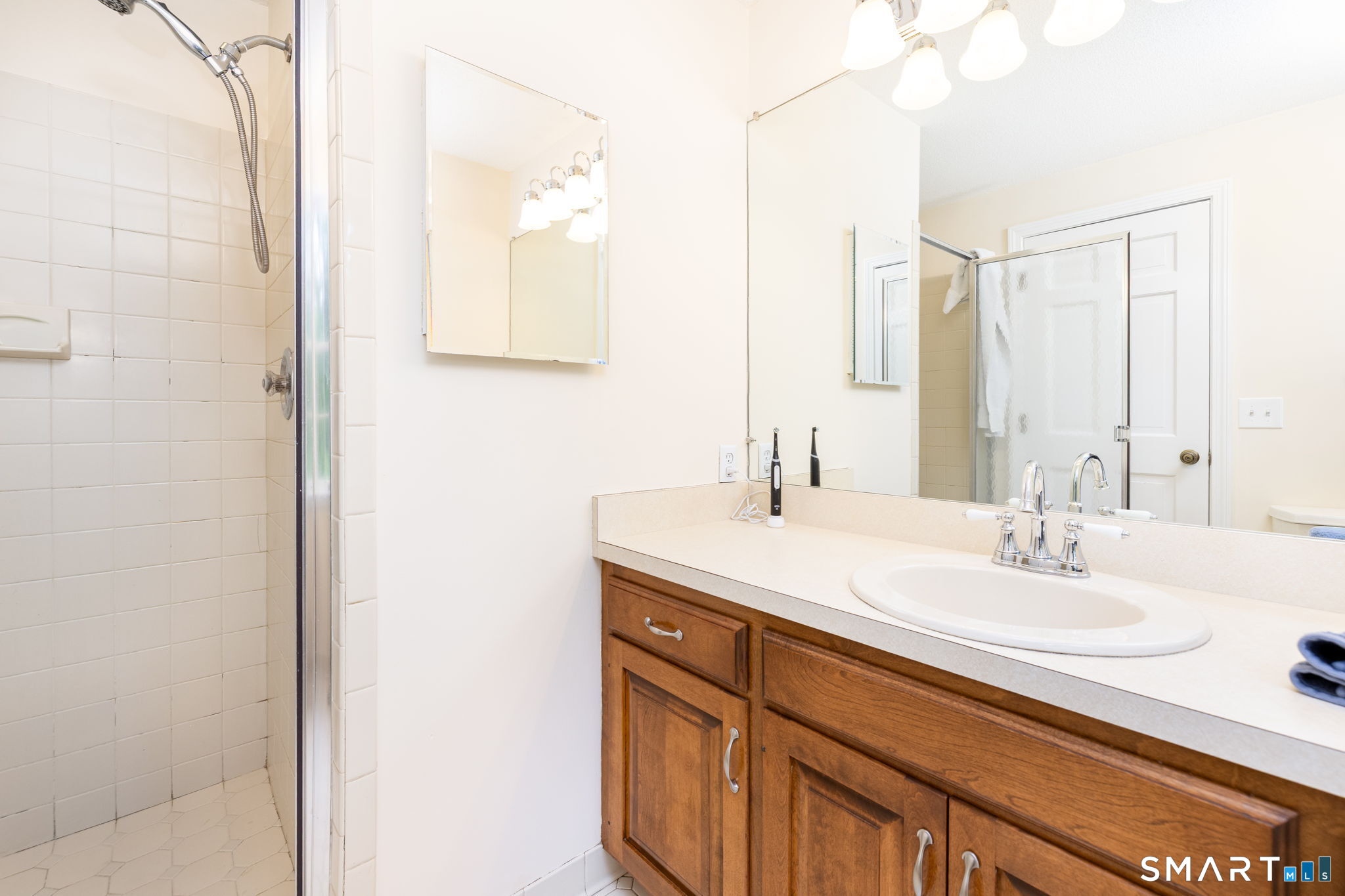 160 McIntosh Drive photo 17