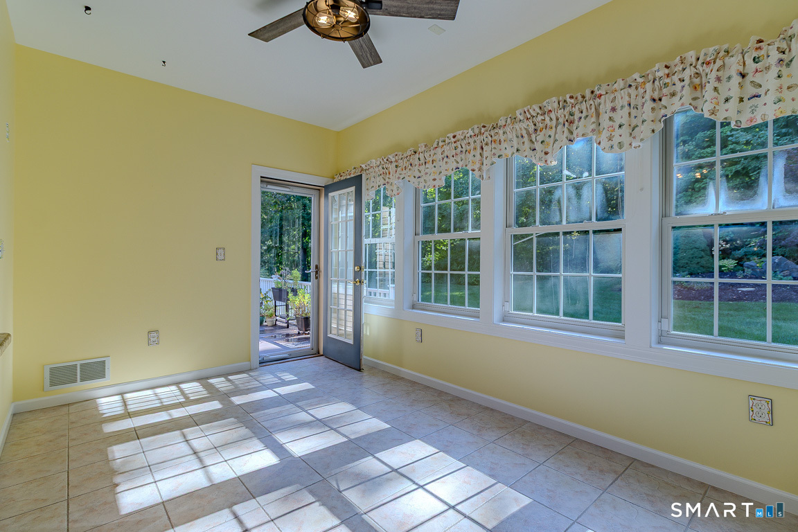 160 Hawthorne Drive Unit #160 photo 15