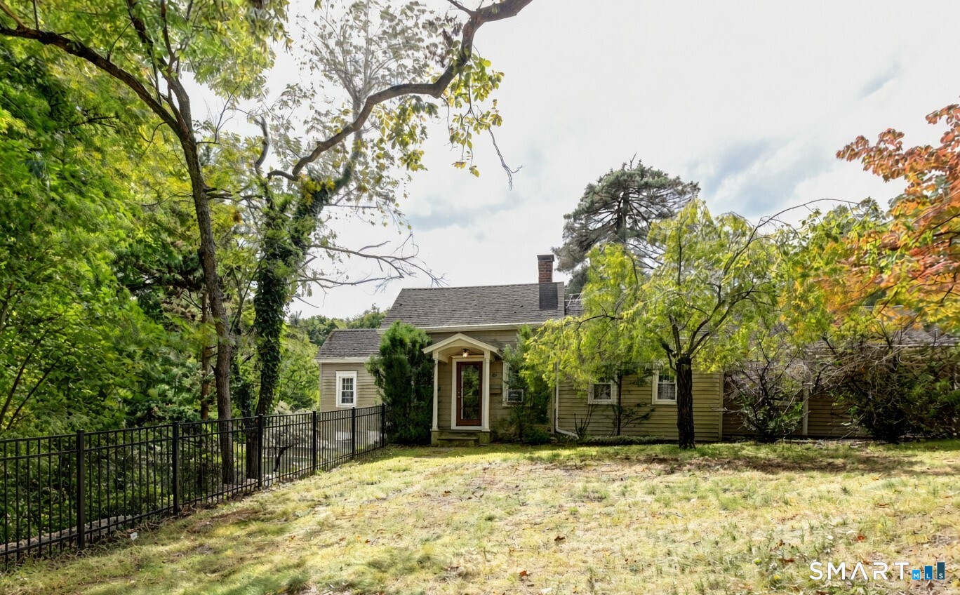 90 Weed Hill Avenue