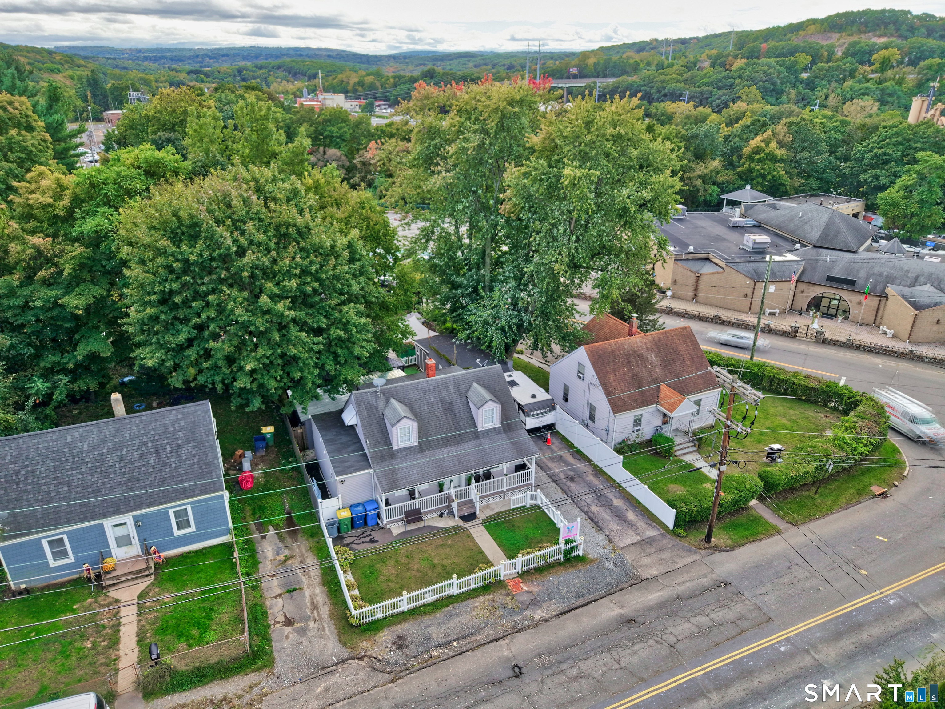 Photo 3 of Single family home for sale at 92 Pearl Lake Rd, Waterbury, CT 06706 | MLS# 24210213 | Listing updated on 2026-10-07